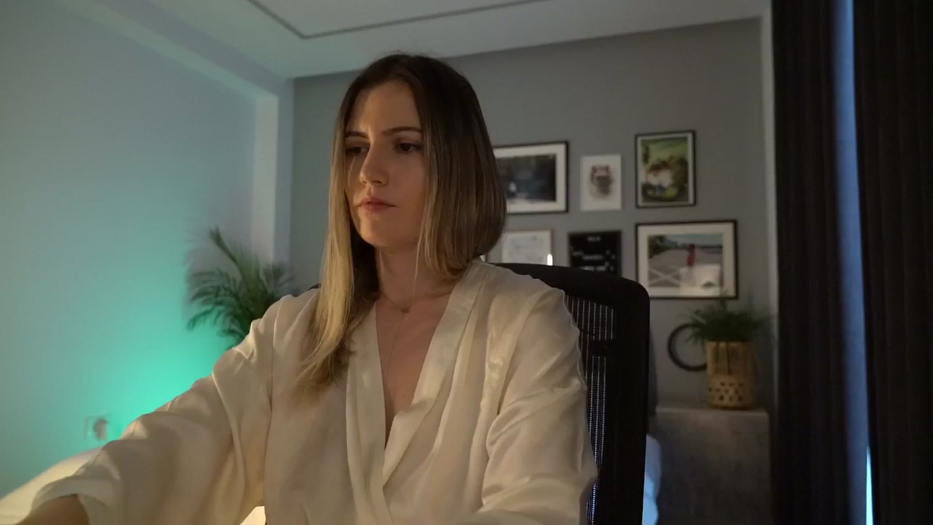 Gallery image thumbnail from happyendings_'s myfreecams stream on, 11/26/2025, 08:13 image 11 of 20