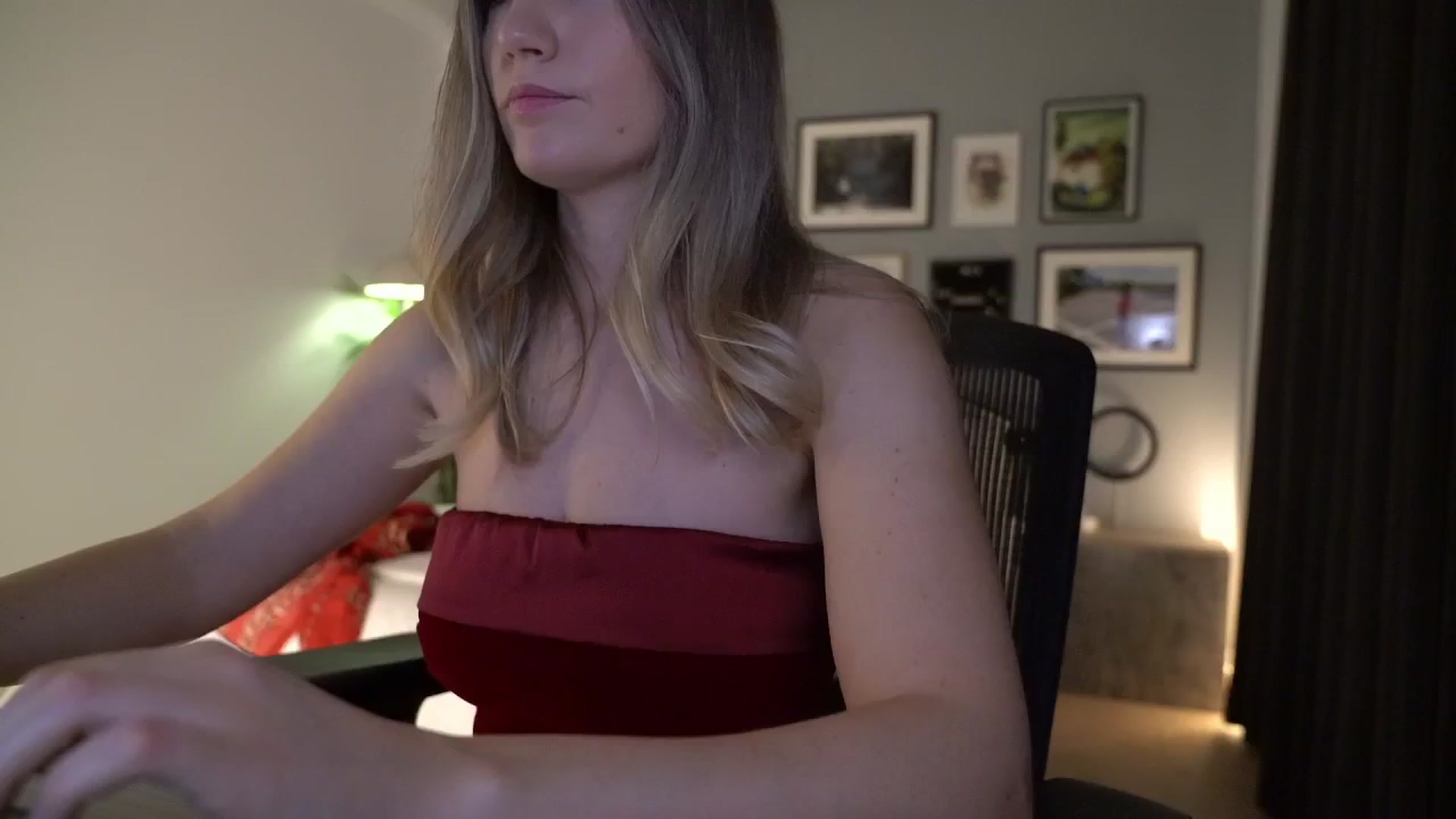 Gallery image thumbnail from happyendings_'s myfreecams stream on, 12/04/2025, 05:08 image 14 of 20