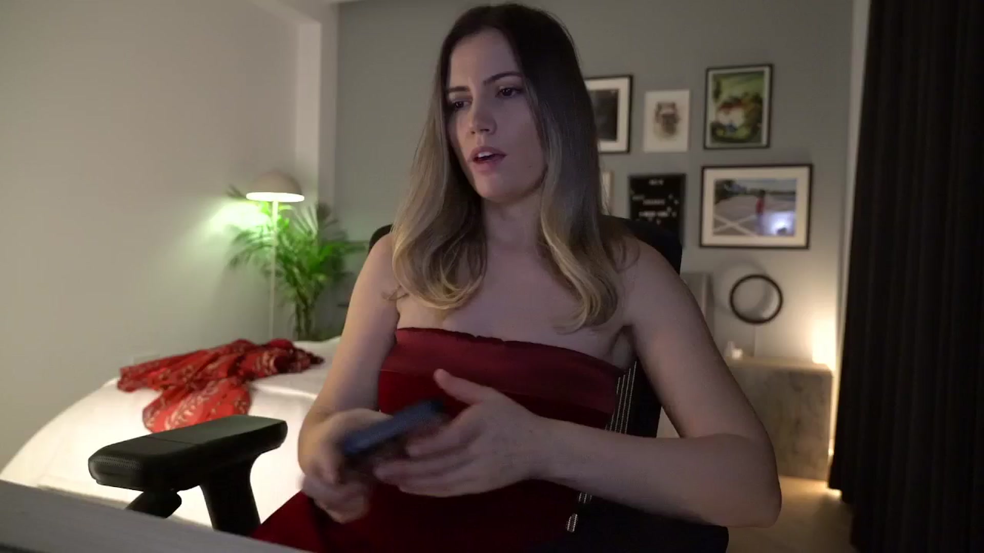 Gallery image thumbnail from happyendings_'s myfreecams stream on, 12/04/2025, 05:08 image 16 of 20