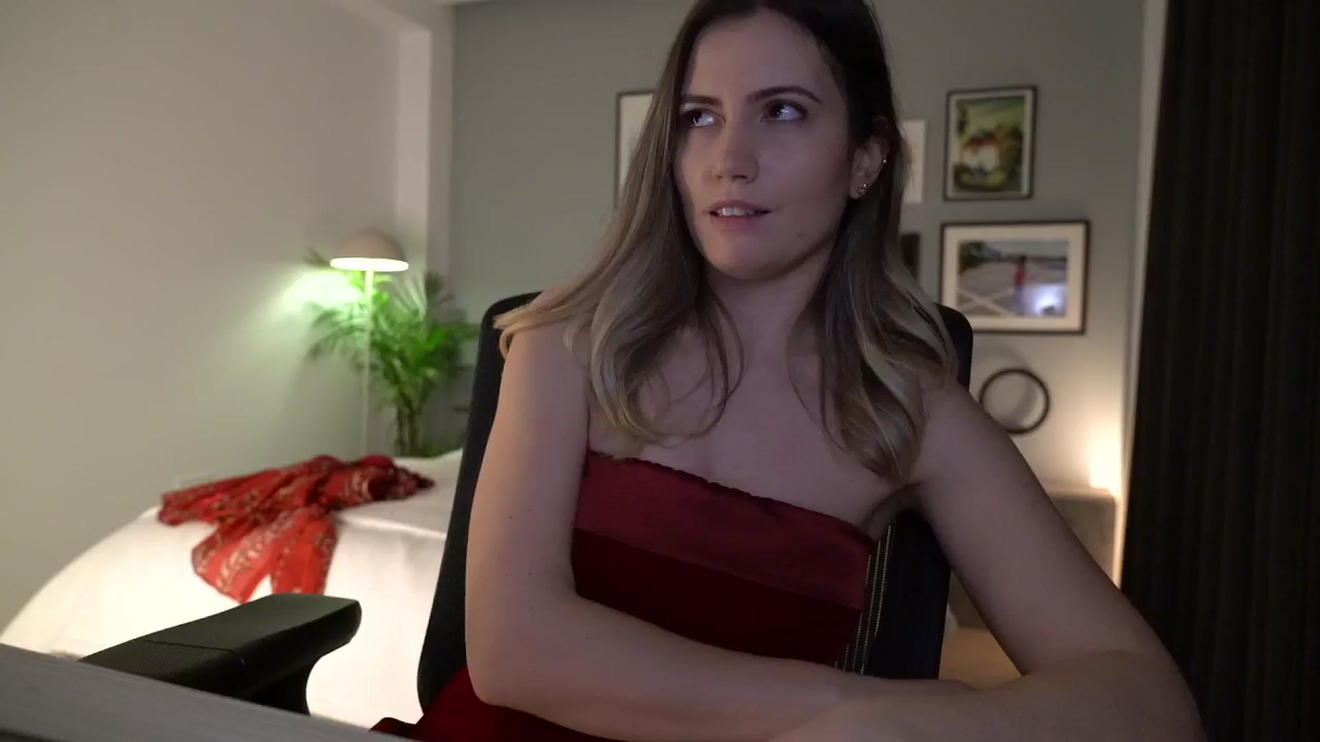 Gallery image thumbnail from happyendings_'s myfreecams stream on, 12/04/2025, 05:08 image 15 of 20