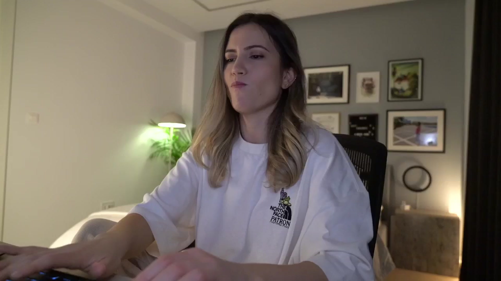 Gallery image thumbnail from happyendings_'s myfreecams stream on, 12/04/2025, 05:08 image 19 of 20