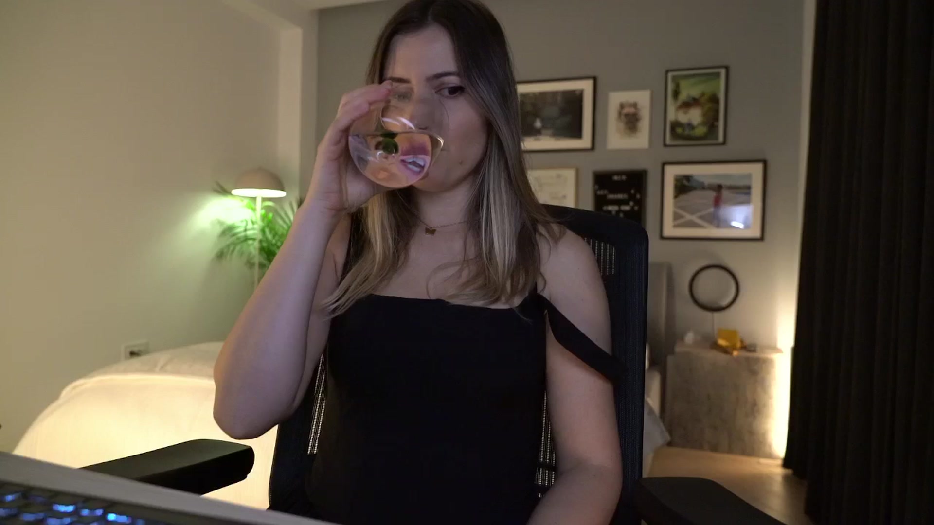 Gallery image thumbnail from happyendings_'s myfreecams stream on, 12/07/2025, 05:33 image 12 of 20