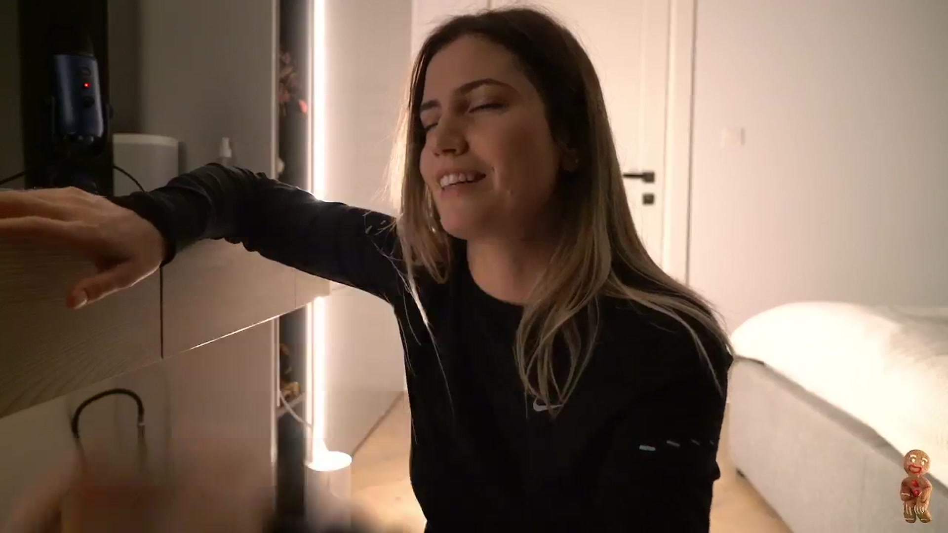Gallery image thumbnail from happyendings_'s myfreecams stream on, 12/14/2025, 05:45 image 10 of 20