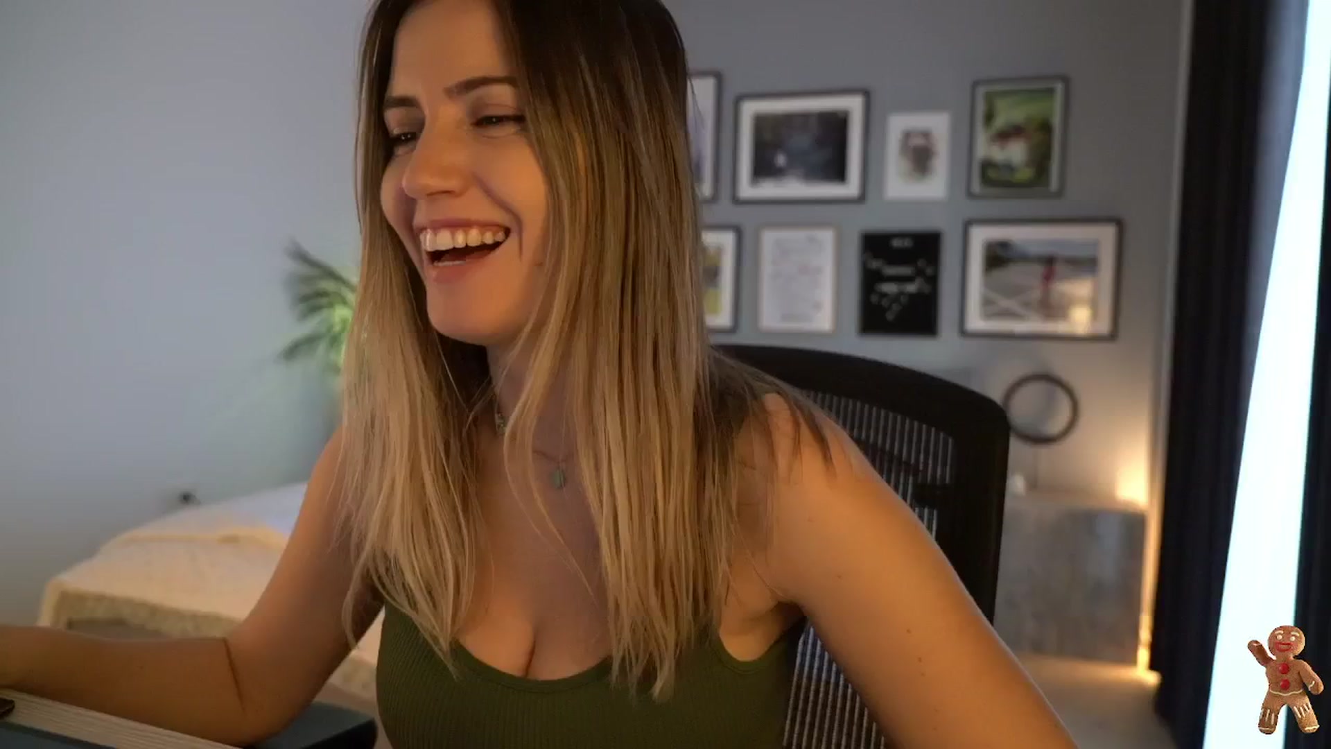 Gallery image thumbnail from happyendings_'s myfreecams stream on, 12/18/2025, 08:08 image 4 of 20