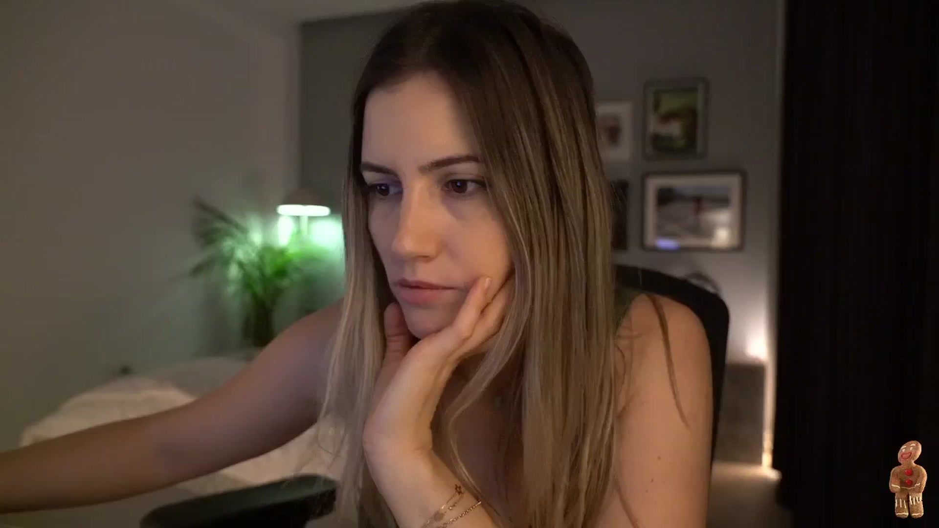 Gallery image thumbnail from happyendings_'s myfreecams stream on, 12/18/2025, 08:08 image 9 of 20