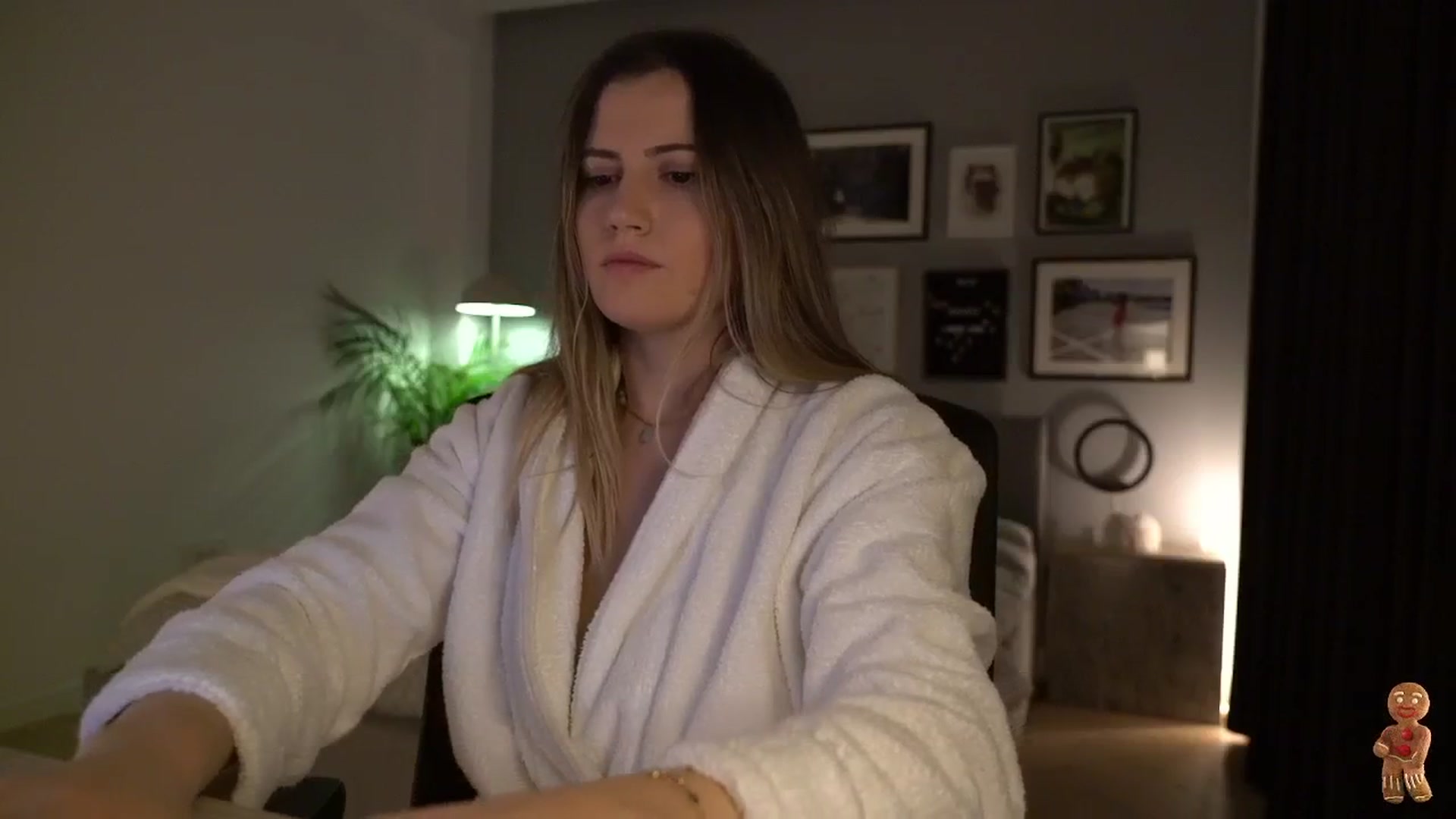 Gallery image thumbnail from happyendings_'s myfreecams stream on, 12/21/2025, 22:53 image 10 of 20