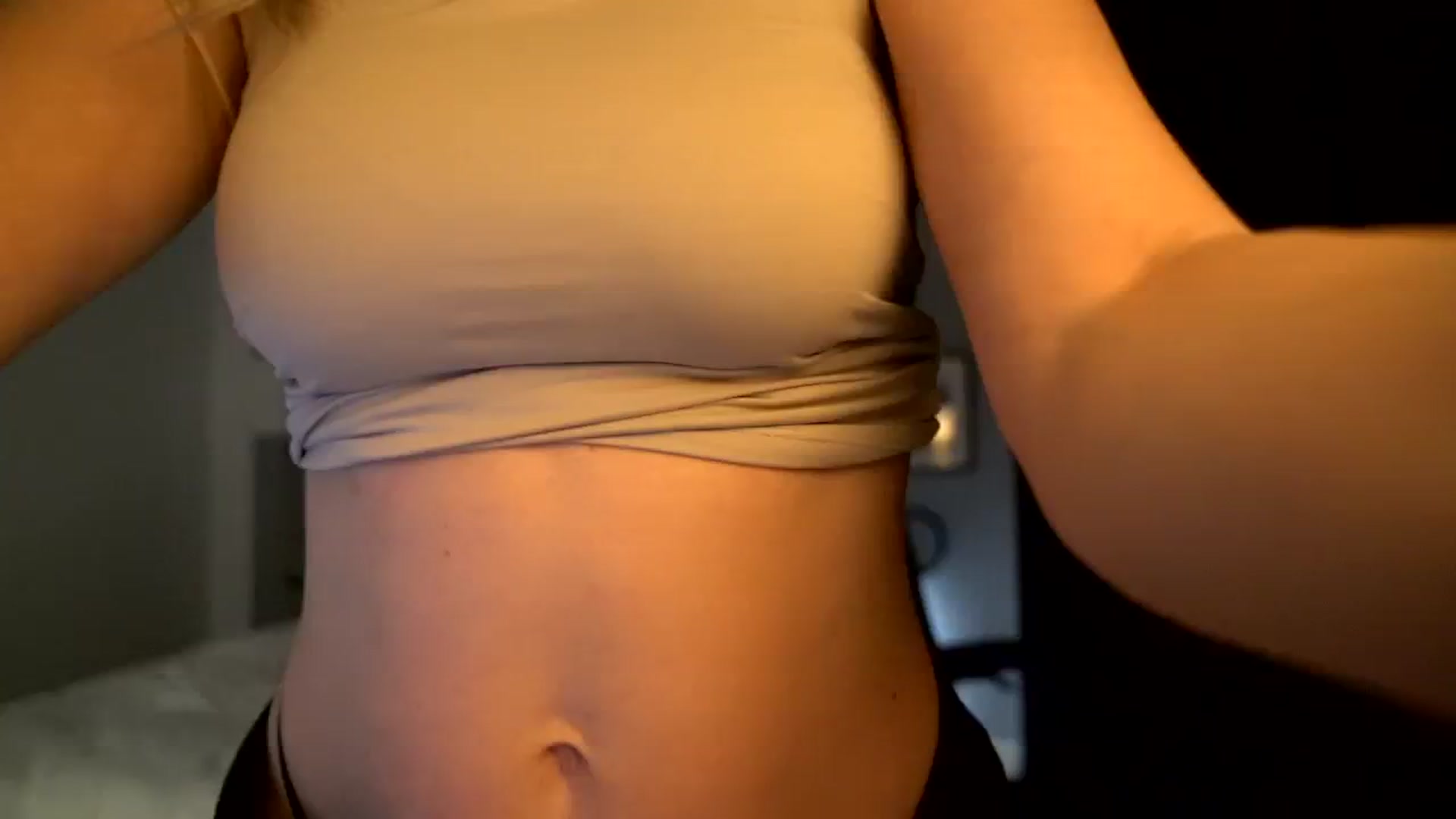 Gallery image thumbnail from happyendings_'s myfreecams stream on, 03/04/2026, 05:10 image 9 of 20