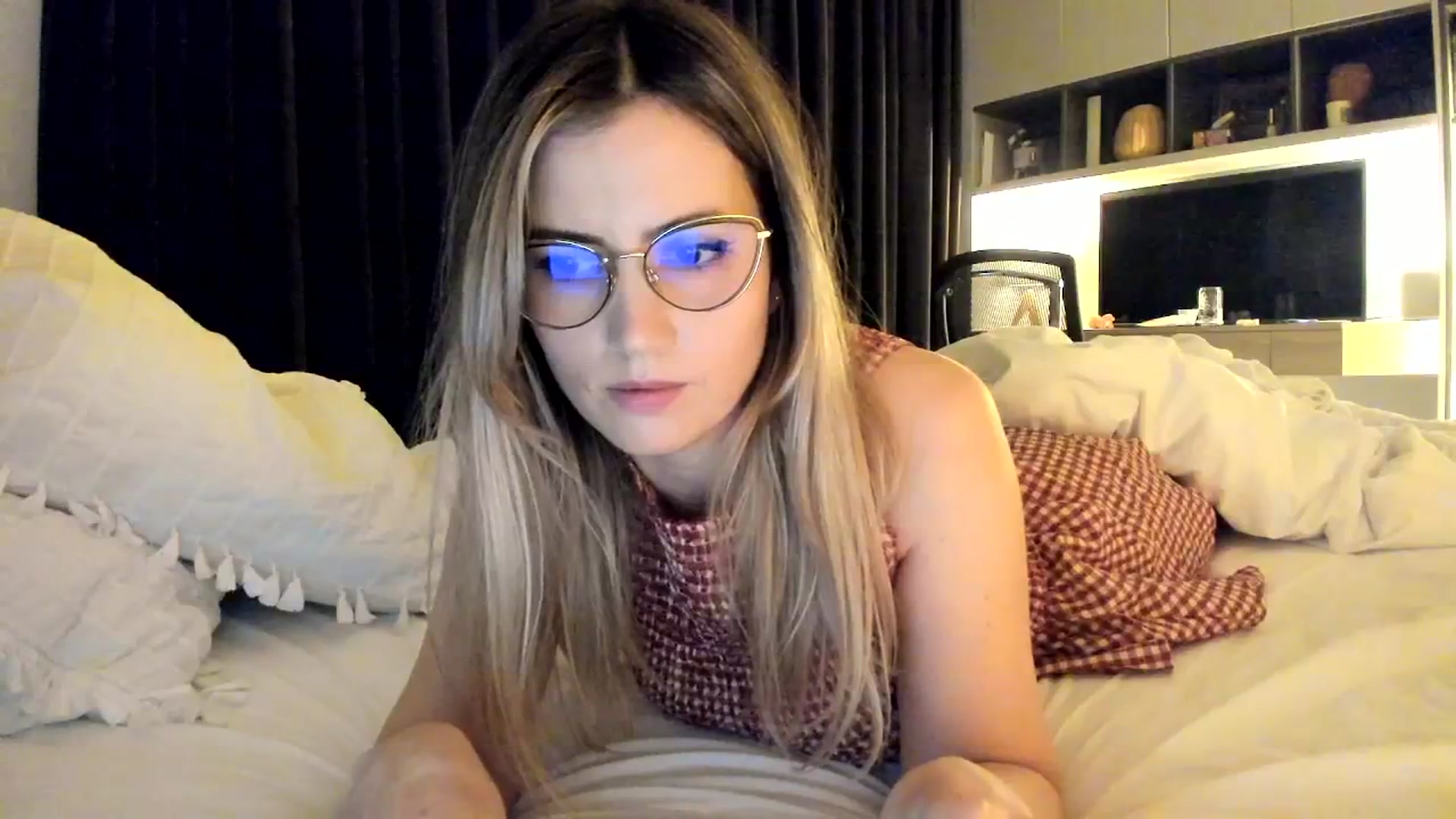 Gallery image thumbnail from happyendings_'s myfreecams stream on, 05/01/2026, 04:40 image 6 of 20