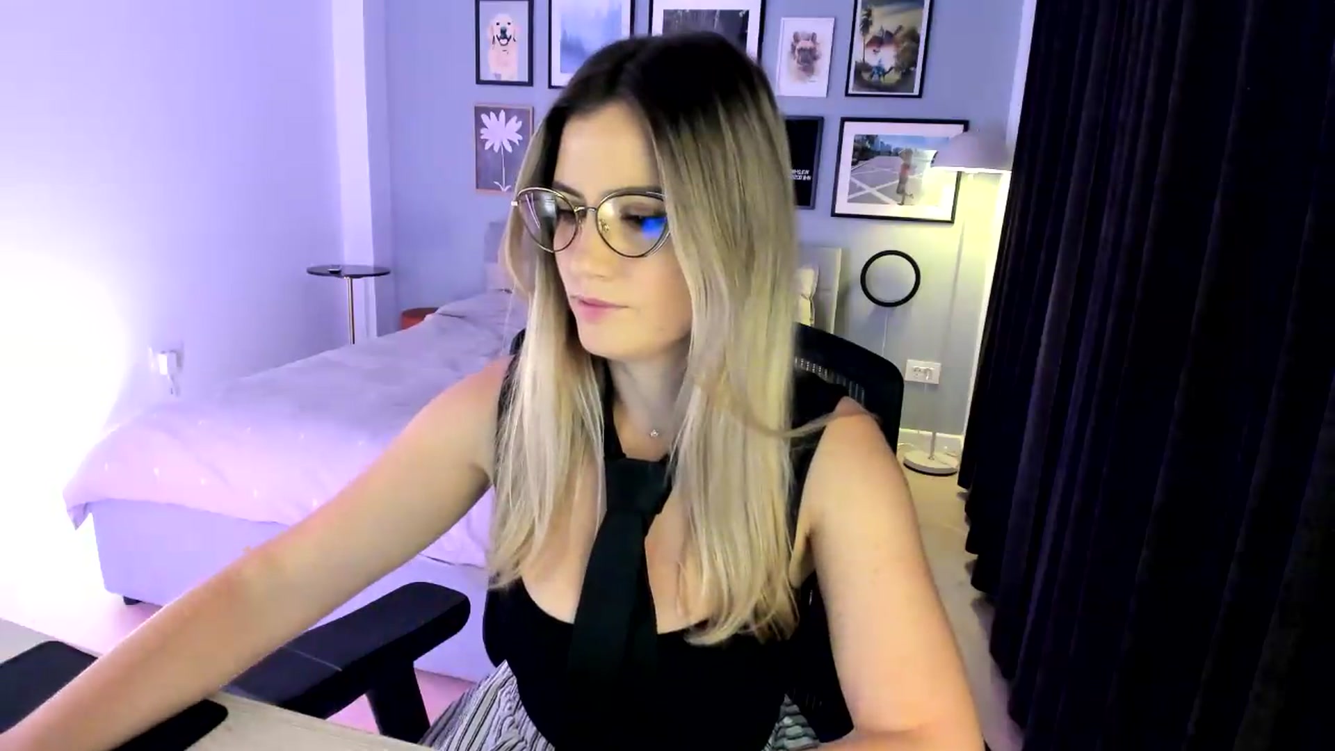 Gallery image thumbnail from happyendings_'s myfreecams stream on, 07/04/2026, 24:29 image 3 of 20