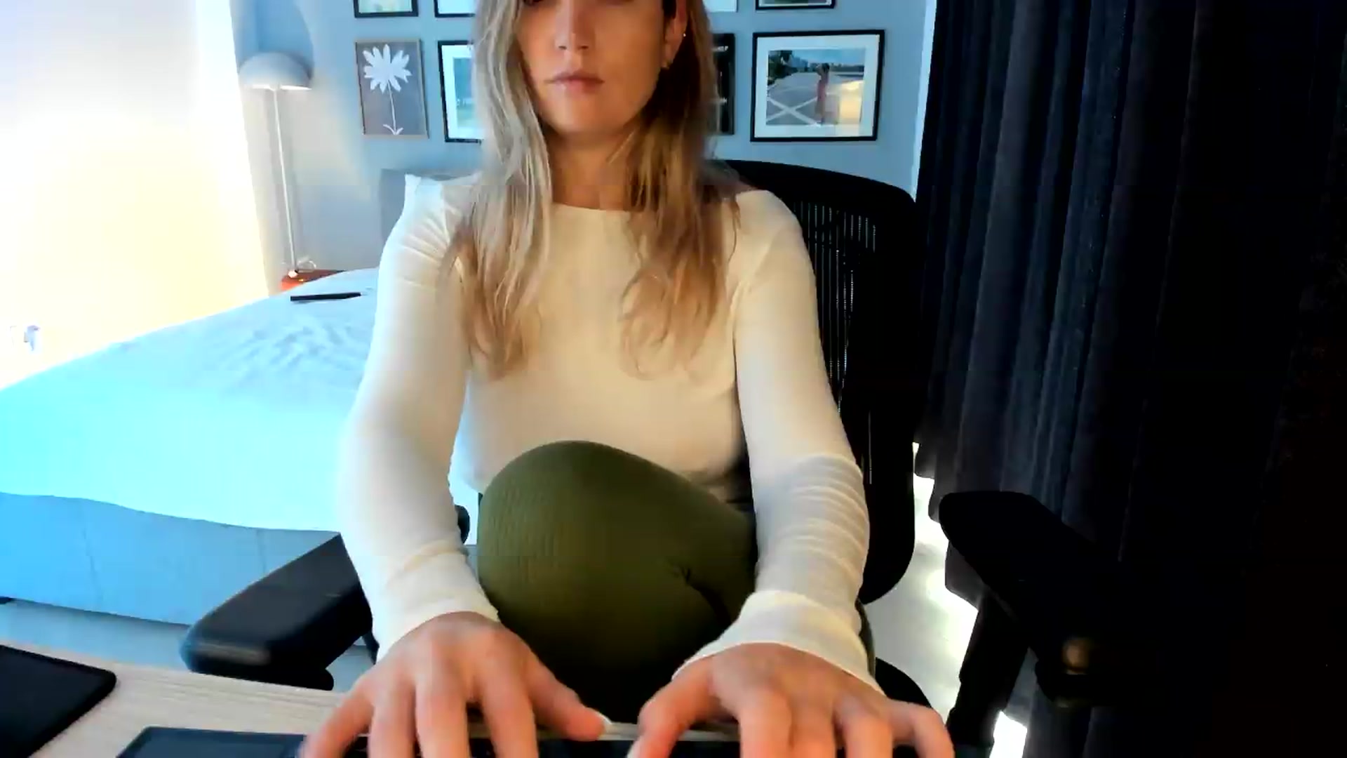 Gallery image thumbnail from happyendings_'s myfreecams stream on, 09/04/2026, 06:36 image 8 of 20