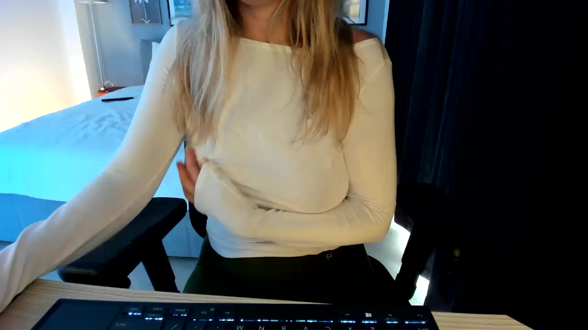 Gallery image thumbnail from happyendings_'s myfreecams stream on, 09/04/2026, 06:36 image 7 of 20