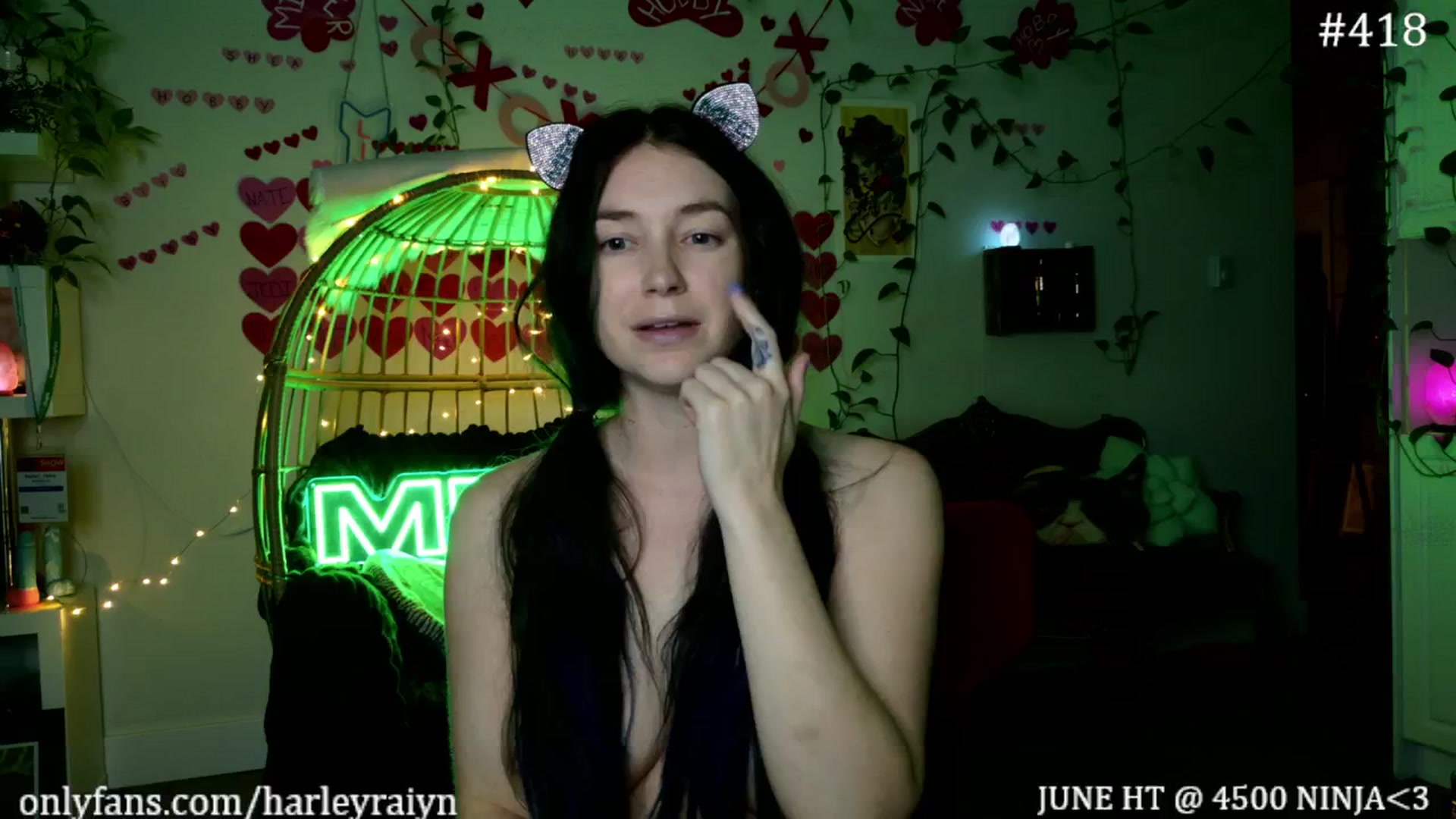 Gallery image thumbnail from harley_raiyn's myfreecams stream on, 06/22/2025, 05:59 image 18 of 20