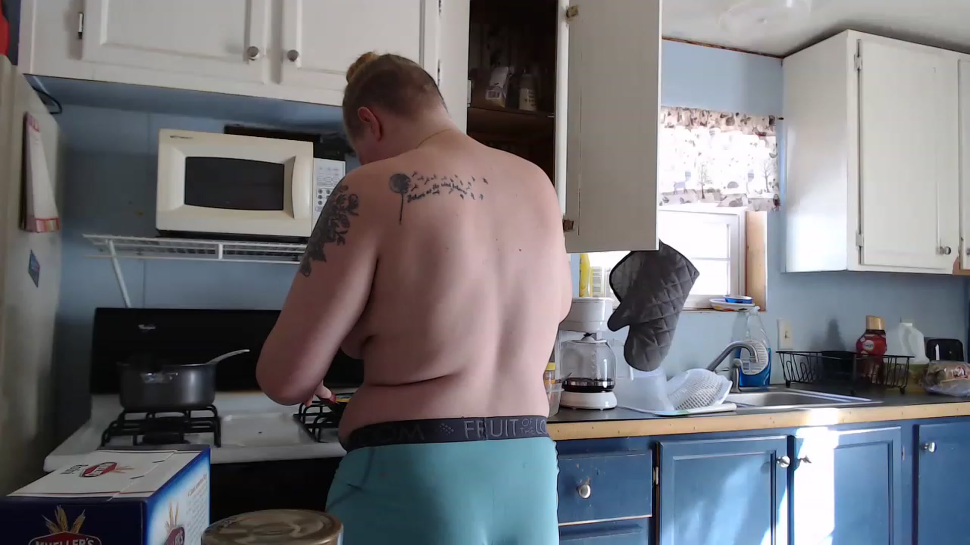 Gallery image thumbnail from haydengray1's myfreecams stream on, 11/22/2022, 16:16 image 7 of 20