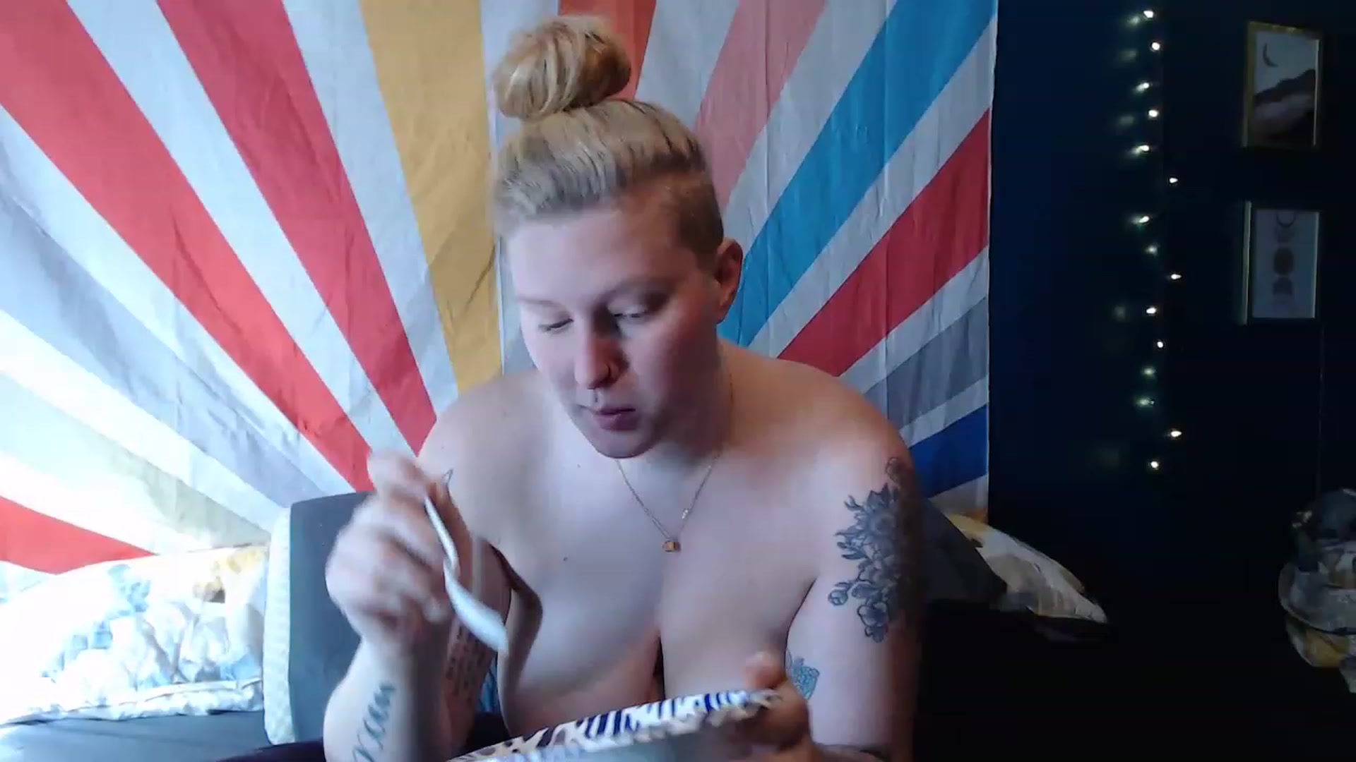 Gallery image thumbnail from haydengray1's myfreecams stream on, 11/22/2022, 16:16 image 18 of 20