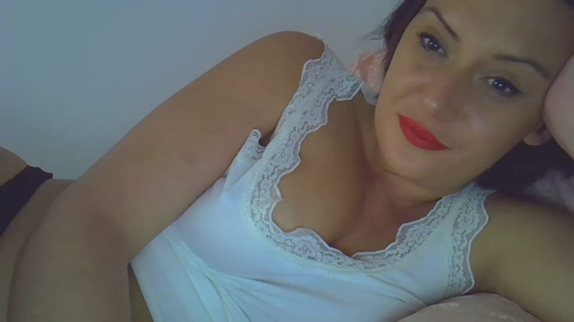 Gallery image thumbnail from hayley_london's myfreecams stream on, 05/15/2023, 09:45 image 14 of 20