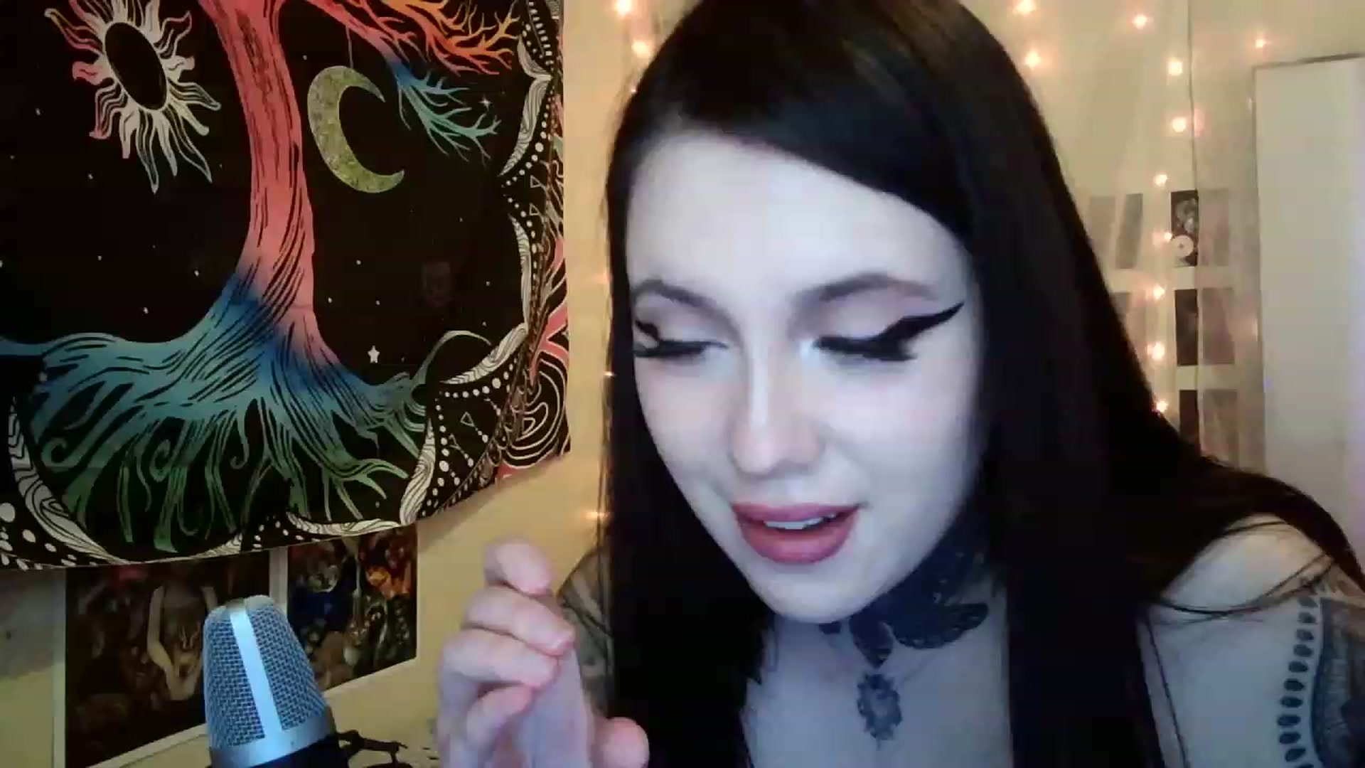 Gallery image thumbnail from hazelxxxoo's myfreecams stream on, 02/17/2023, 07:40 image 14 of 20