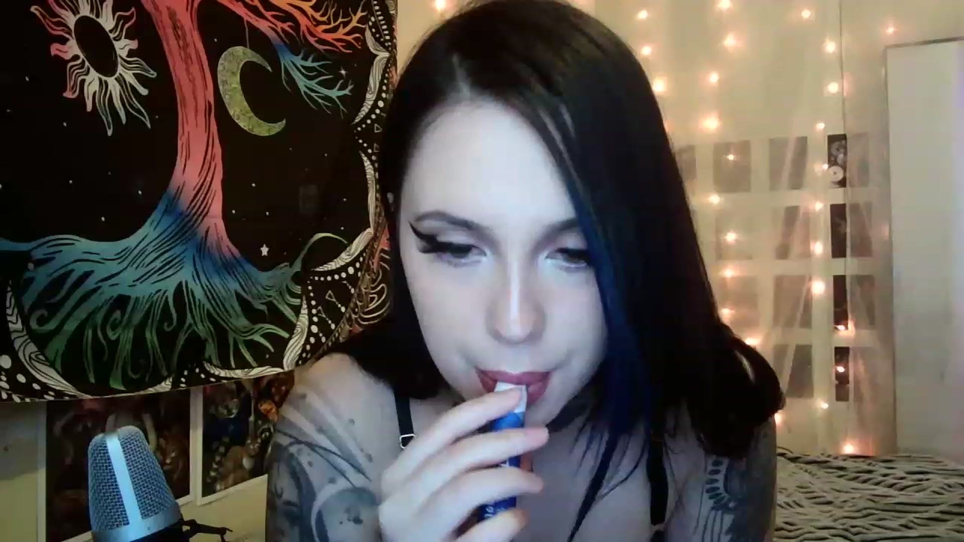Gallery image thumbnail from hazelxxxoo's myfreecams stream on, 02/17/2023, 07:40 image 7 of 20