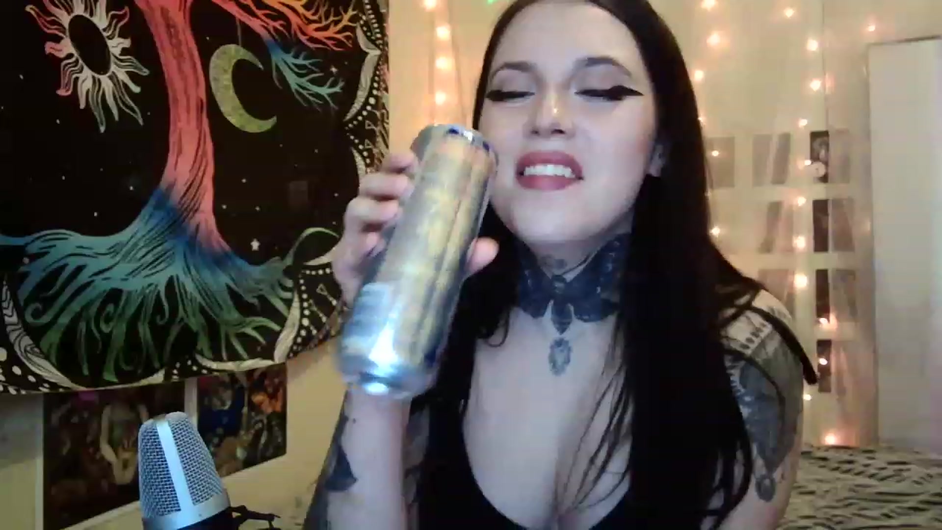 Gallery image thumbnail from hazelxxxoo's myfreecams stream on, 02/17/2023, 07:40 image 11 of 20