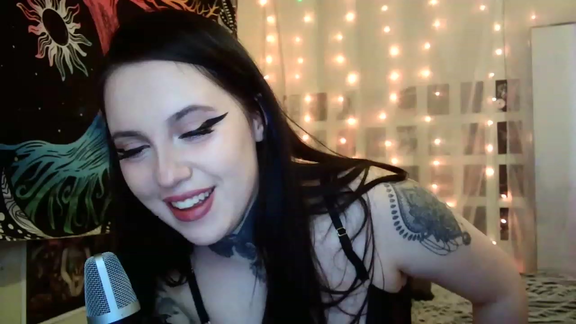 Gallery image thumbnail from hazelxxxoo's myfreecams stream on, 02/17/2023, 07:40 image 10 of 20