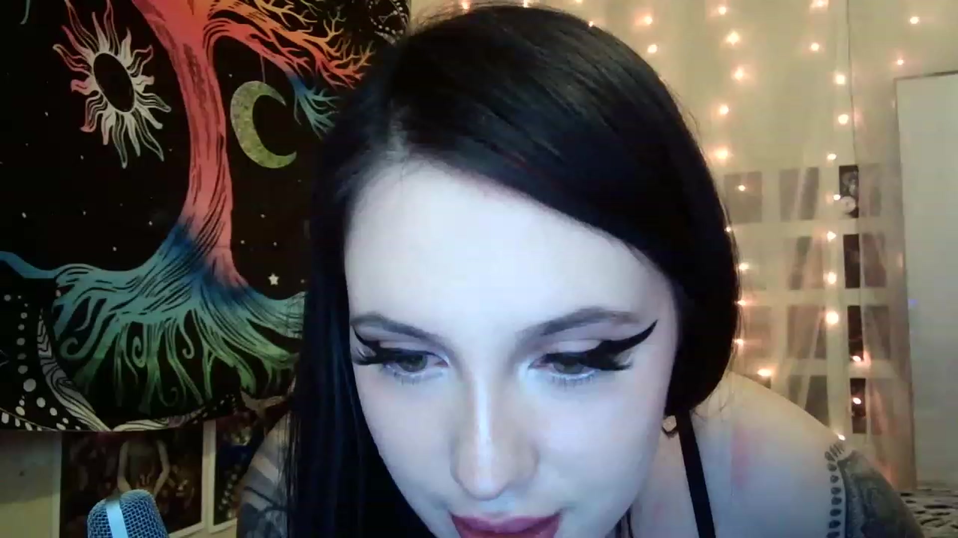 Gallery image thumbnail from hazelxxxoo's myfreecams stream on, 02/17/2023, 08:44 image 2 of 20
