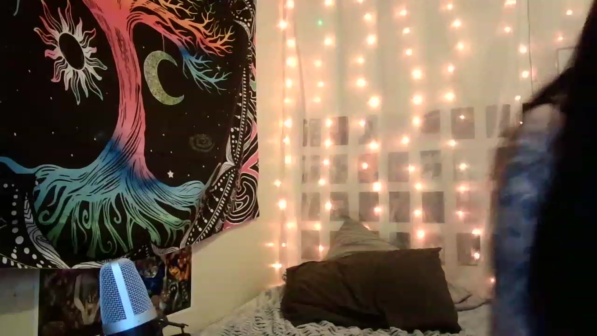 Gallery image thumbnail from hazelxxxoo's myfreecams stream on, 02/17/2023, 08:44 image 5 of 20