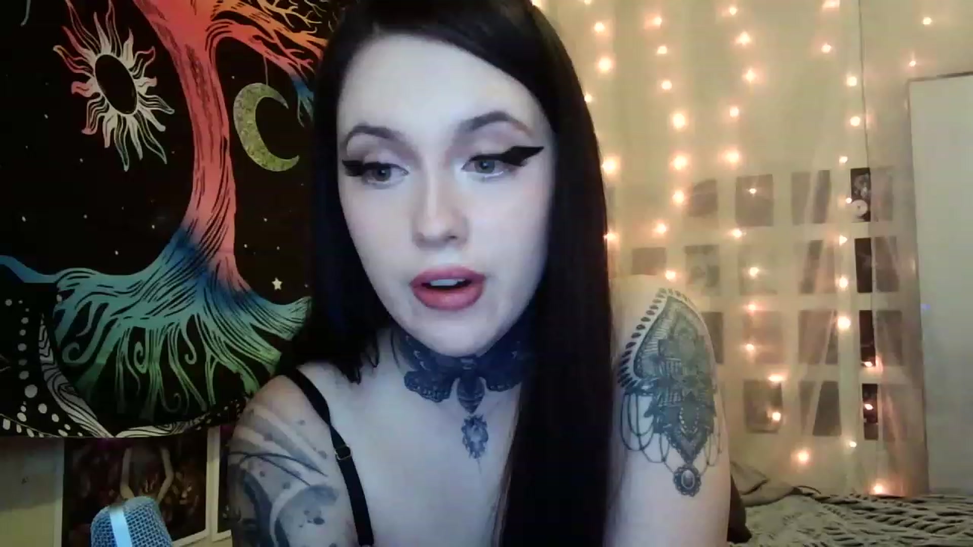 Gallery image thumbnail from hazelxxxoo's myfreecams stream on, 02/17/2023, 08:44 image 1 of 20