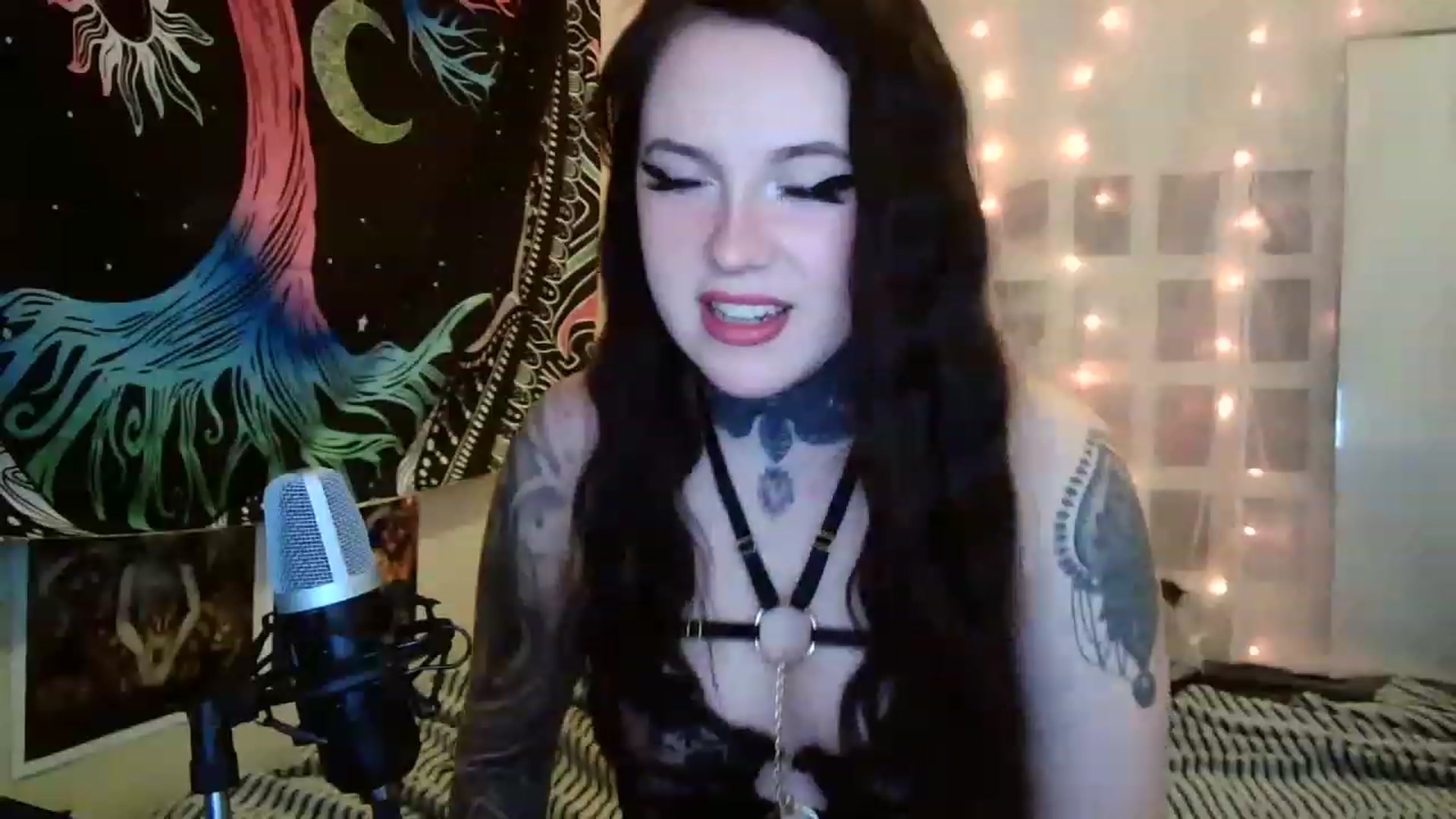 Gallery image thumbnail from hazelxxxoo's myfreecams stream on, 02/18/2023, 10:45 image 5 of 20