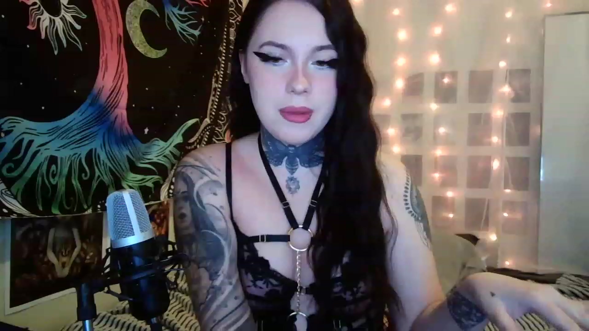 Gallery image thumbnail from hazelxxxoo's myfreecams stream on, 02/18/2023, 10:45 image 4 of 20
