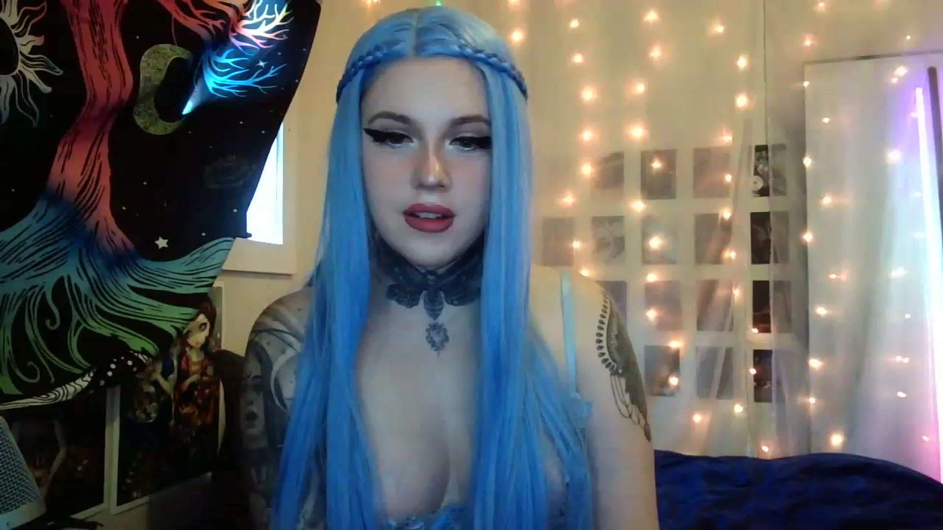 Gallery image thumbnail from hazelxxxoo's myfreecams stream on, 02/20/2023, 24:10 image 17 of 20