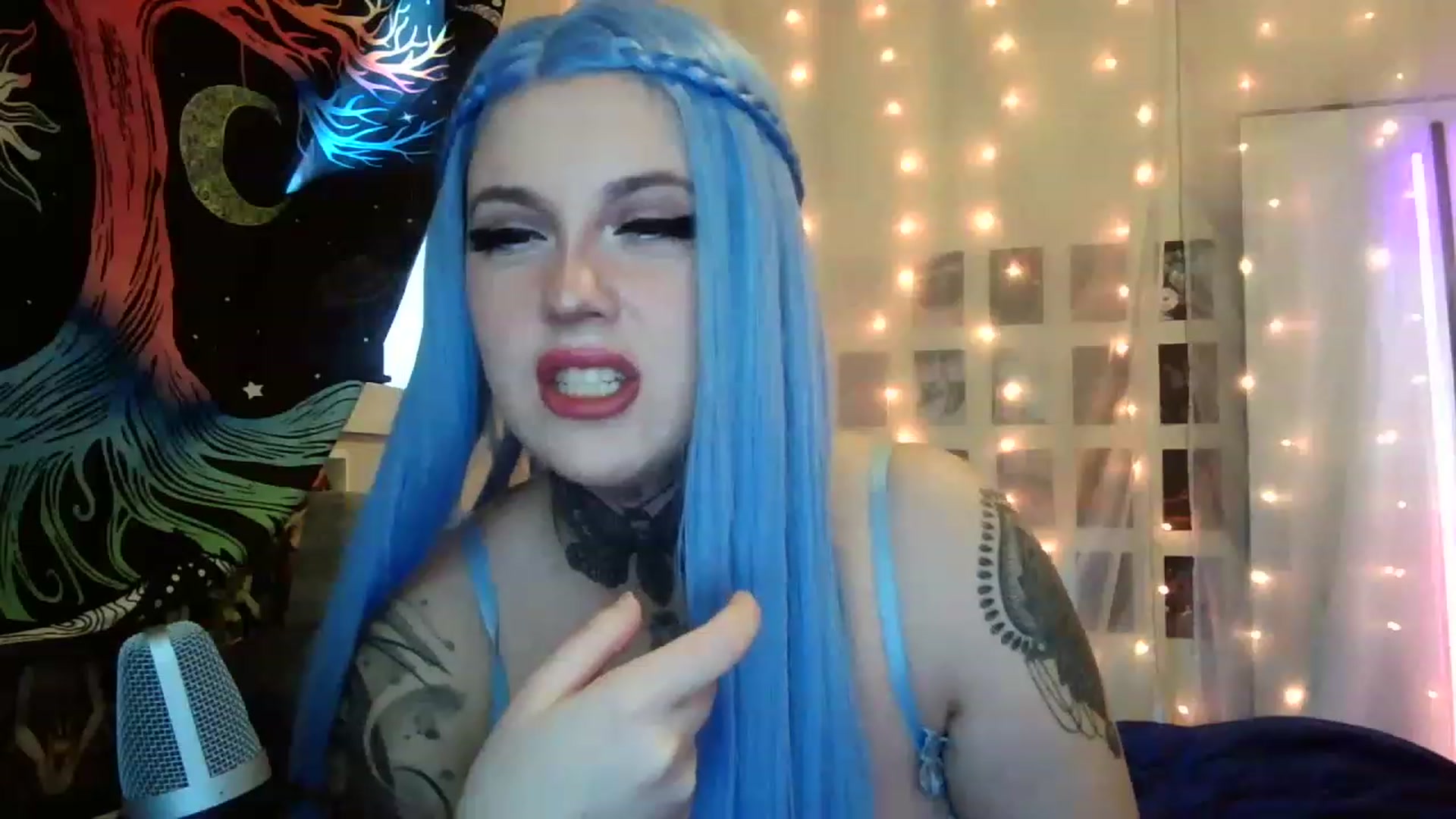 Gallery image thumbnail from hazelxxxoo's myfreecams stream on, 02/20/2023, 24:10 image 11 of 20