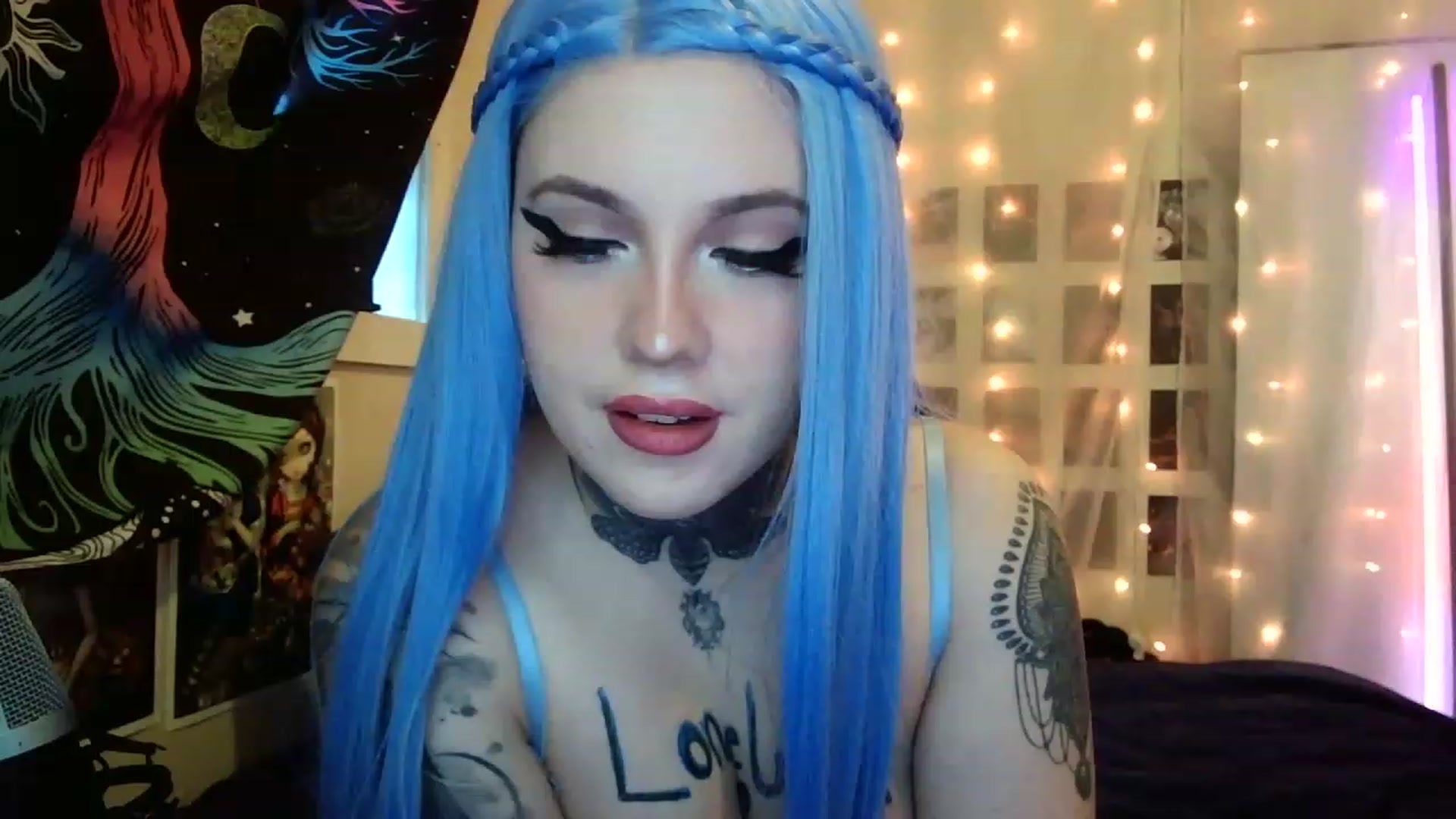 Gallery image thumbnail from hazelxxxoo's myfreecams stream on, 02/20/2023, 24:45 image 10 of 20