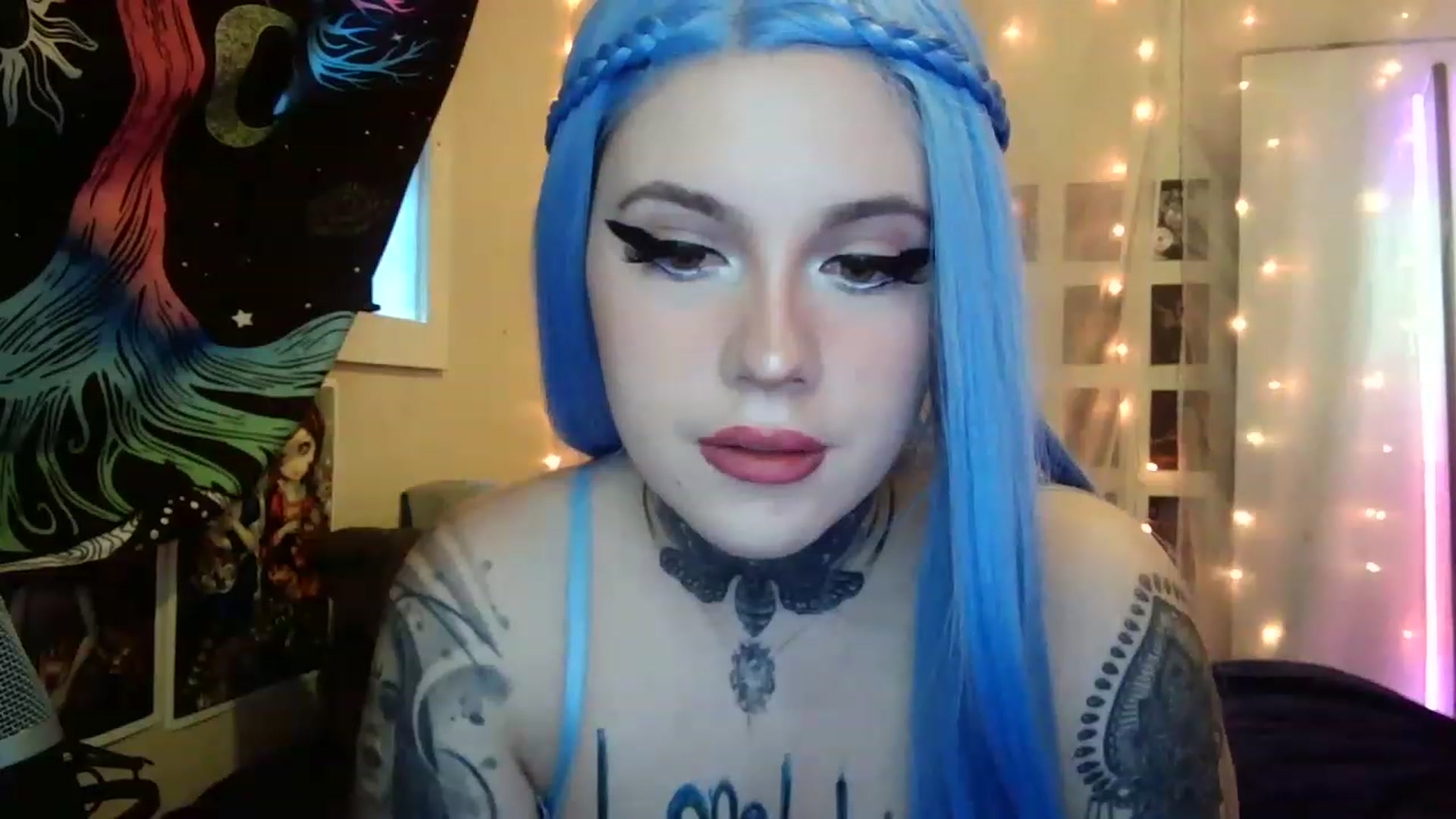 Gallery image thumbnail from hazelxxxoo's myfreecams stream on, 02/20/2023, 24:45 image 13 of 20