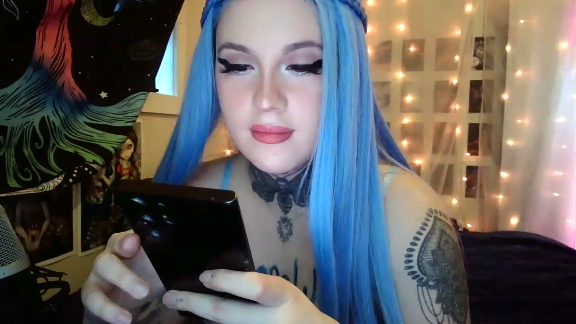 Gallery image thumbnail from hazelxxxoo's myfreecams stream on, 02/20/2023, 24:45 image 16 of 20