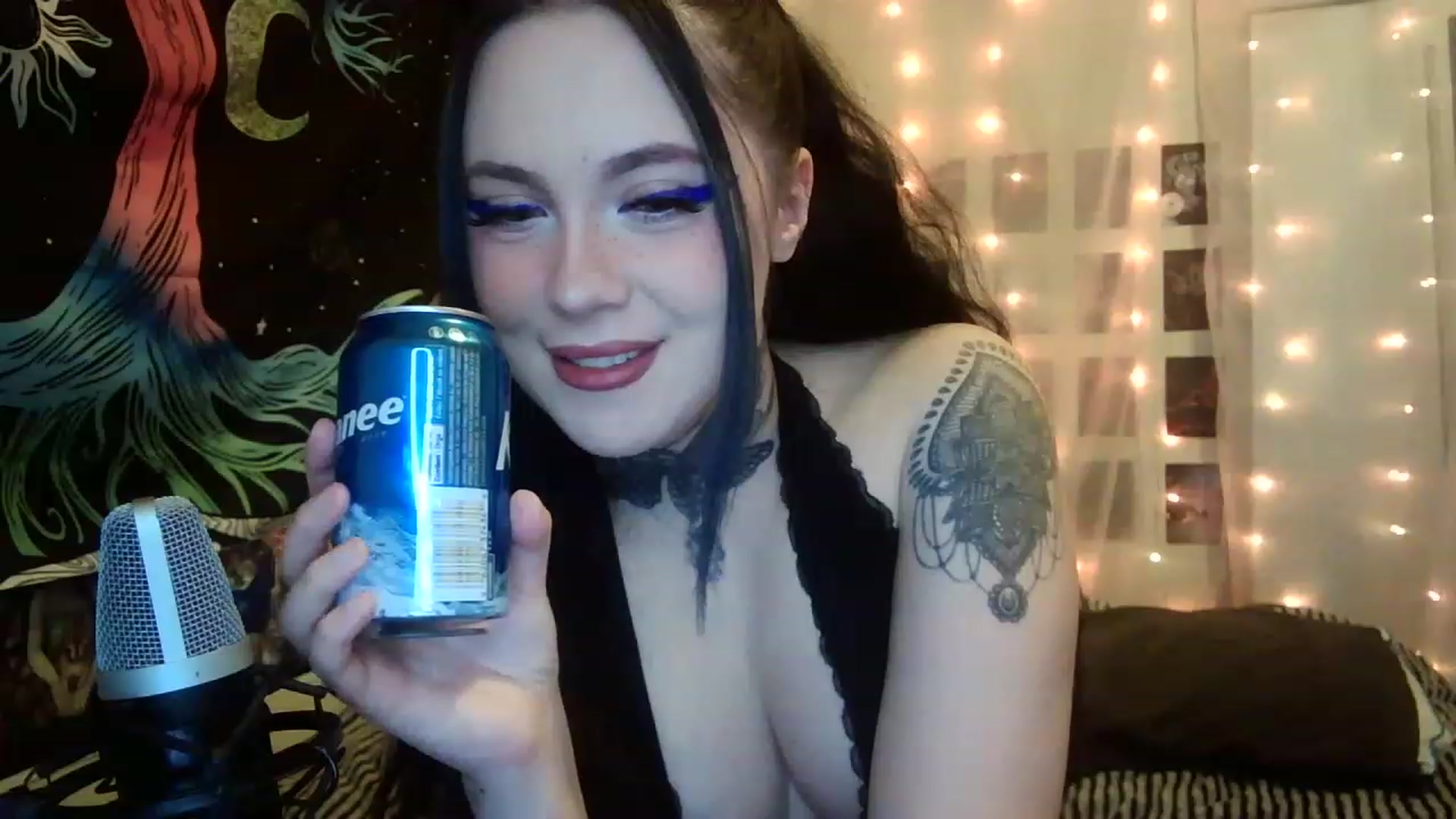 Gallery image thumbnail from hazelxxxoo's myfreecams stream on, 02/24/2023, 04:01 image 8 of 20