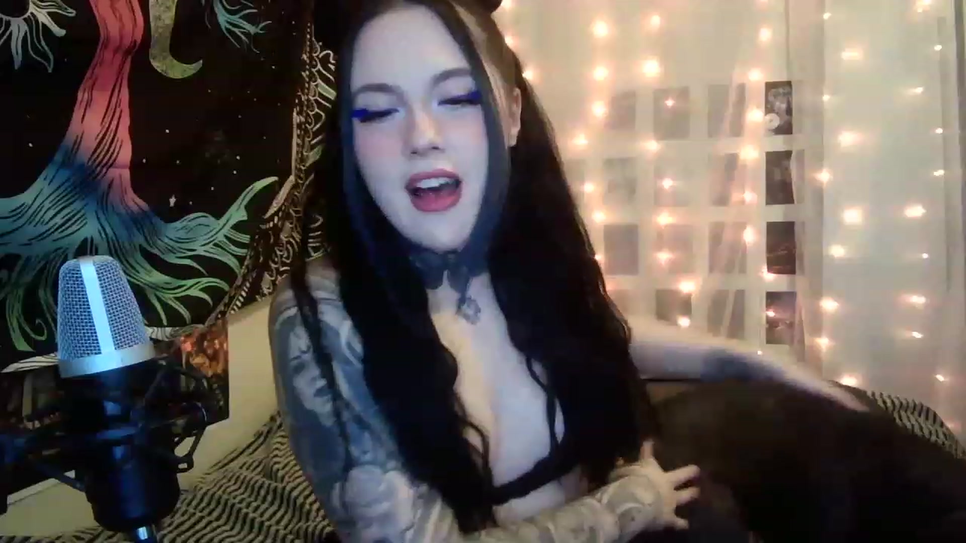 Gallery image thumbnail from hazelxxxoo's myfreecams stream on, 02/24/2023, 04:01 image 19 of 20