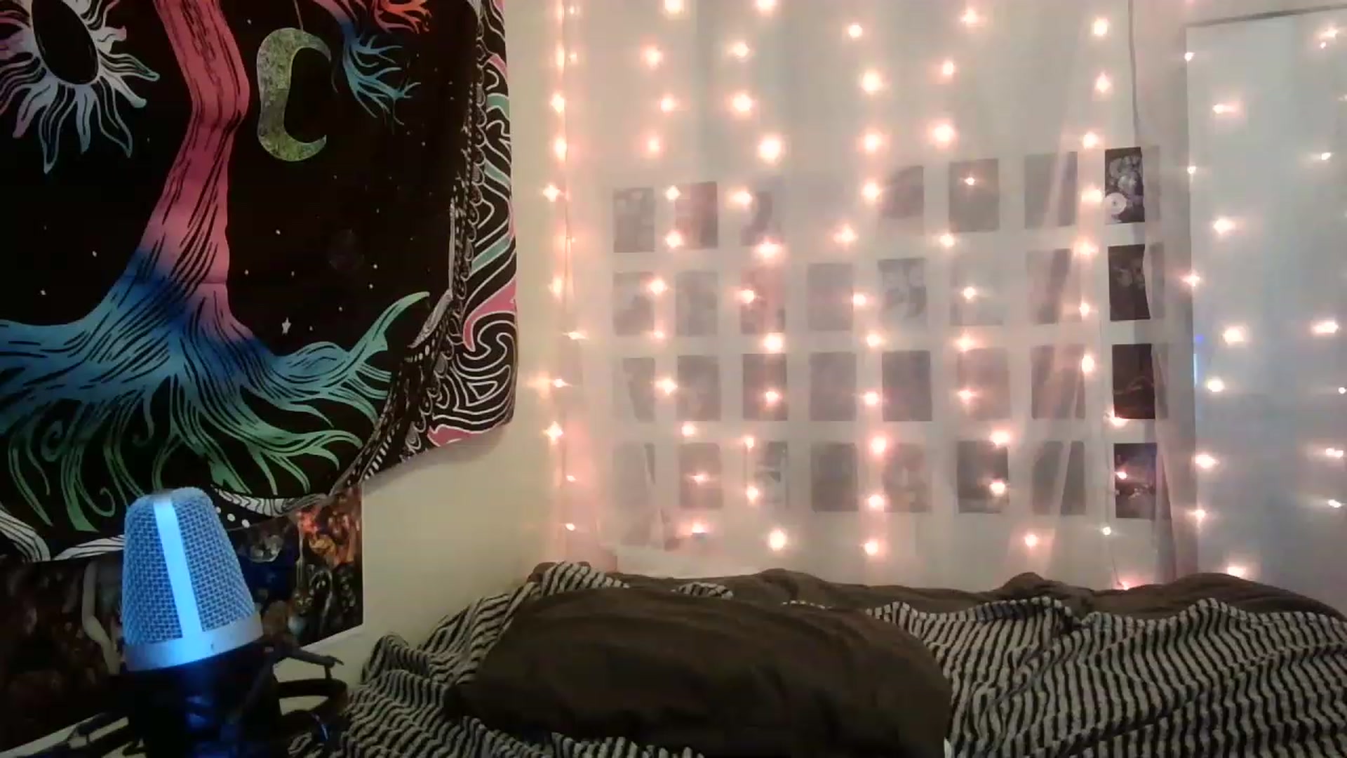 Gallery image thumbnail from hazelxxxoo's myfreecams stream on, 02/24/2023, 08:32 image 7 of 20