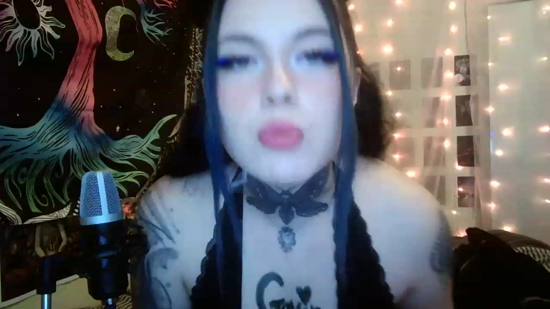 Gallery image thumbnail from hazelxxxoo's myfreecams stream on, 02/24/2023, 08:32 image 13 of 20