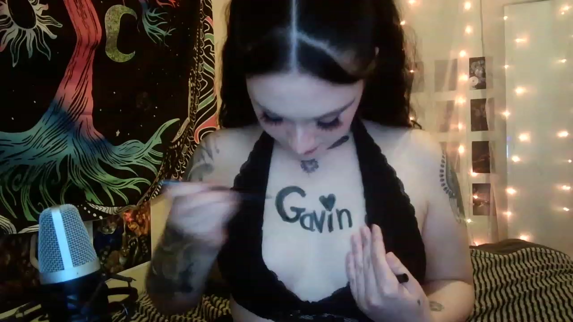 Gallery image thumbnail from hazelxxxoo's myfreecams stream on, 02/24/2023, 08:32 image 4 of 20