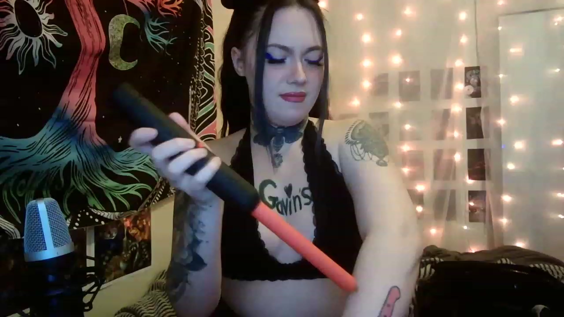Gallery image thumbnail from hazelxxxoo's myfreecams stream on, 02/24/2023, 08:32 image 18 of 20