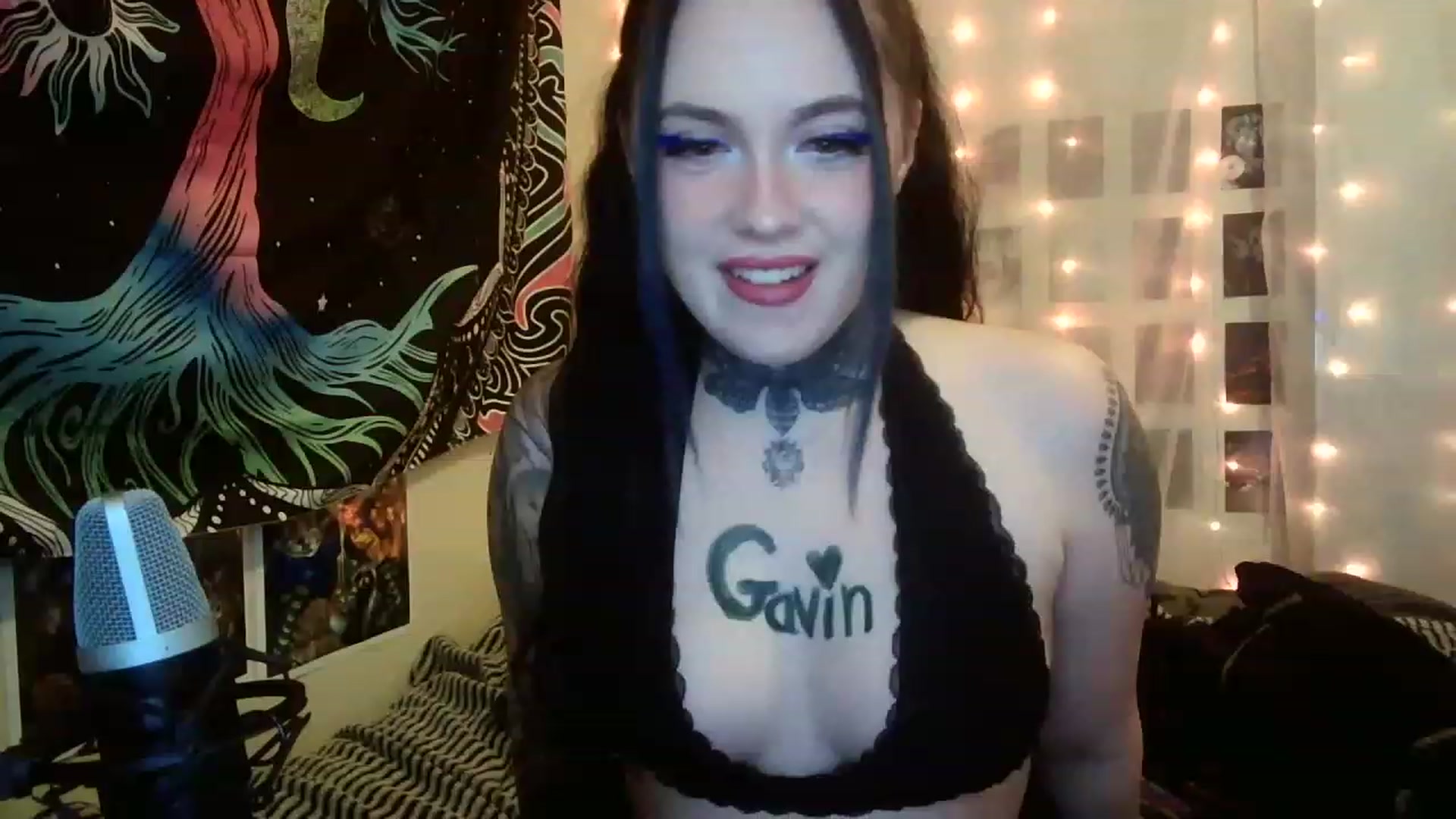 Gallery image thumbnail from hazelxxxoo's myfreecams stream on, 02/24/2023, 08:32 image 12 of 20