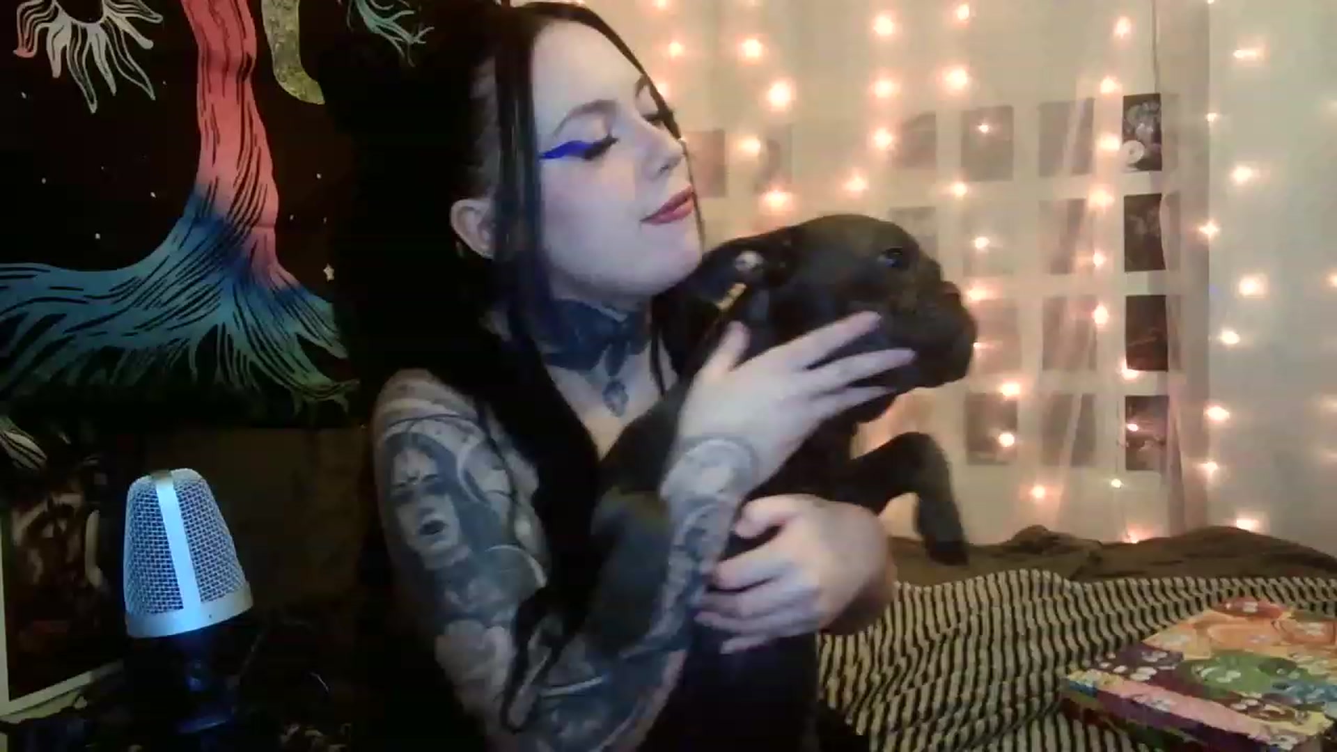 Gallery image thumbnail from hazelxxxoo's myfreecams stream on, 02/24/2023, 10:05 image 6 of 20