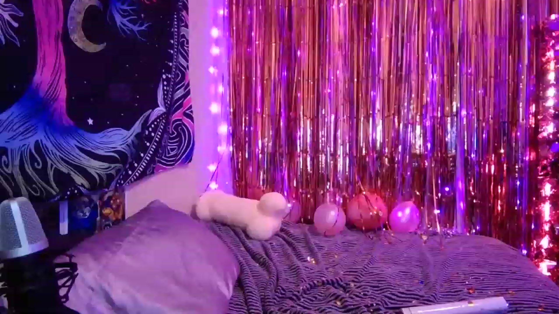 Gallery image thumbnail from hazelxxxoo's myfreecams stream on, 02/26/2023, 07:24 image 15 of 20