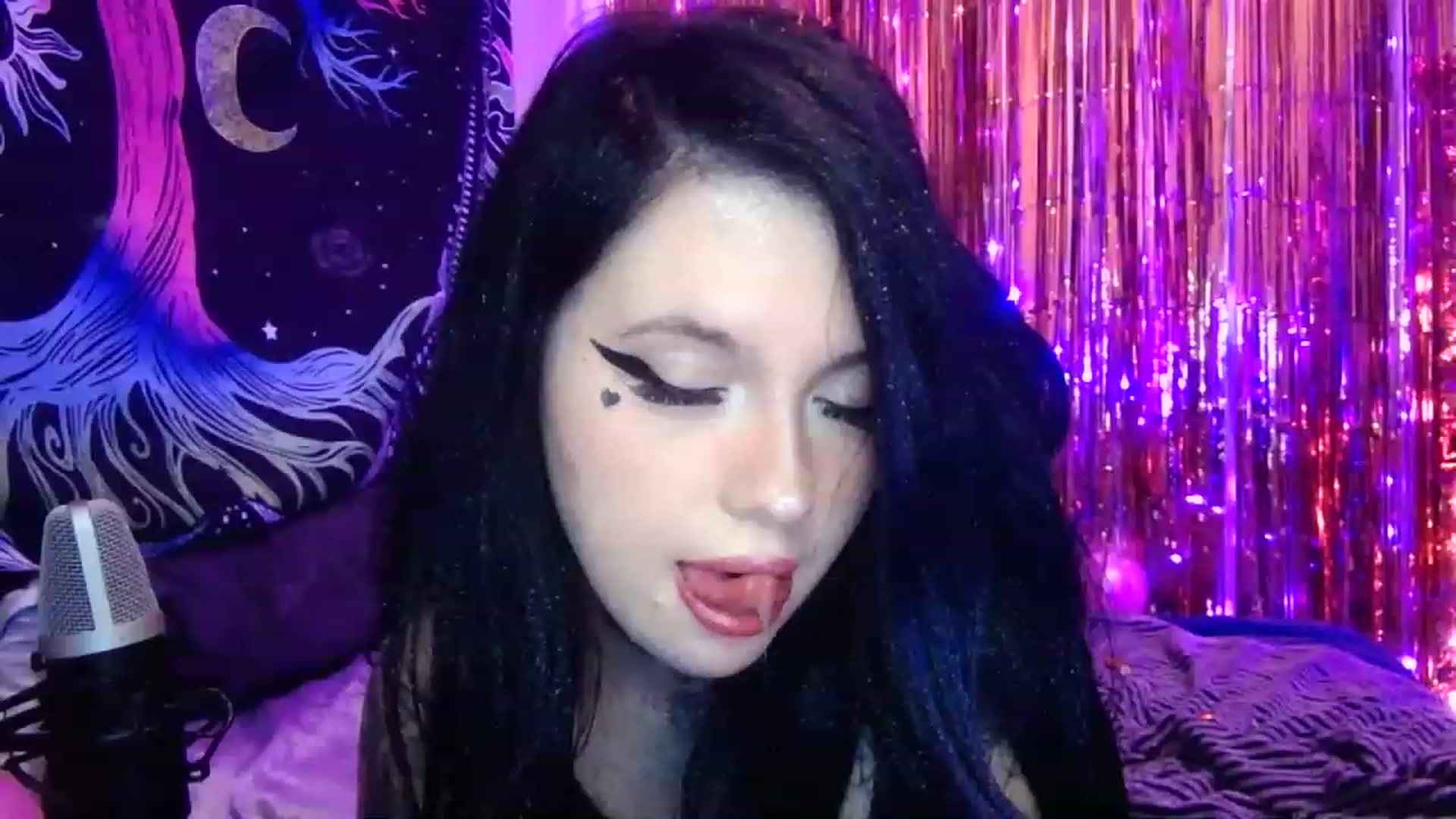 Gallery image thumbnail from hazelxxxoo's myfreecams stream on, 02/26/2023, 11:34 image 17 of 20