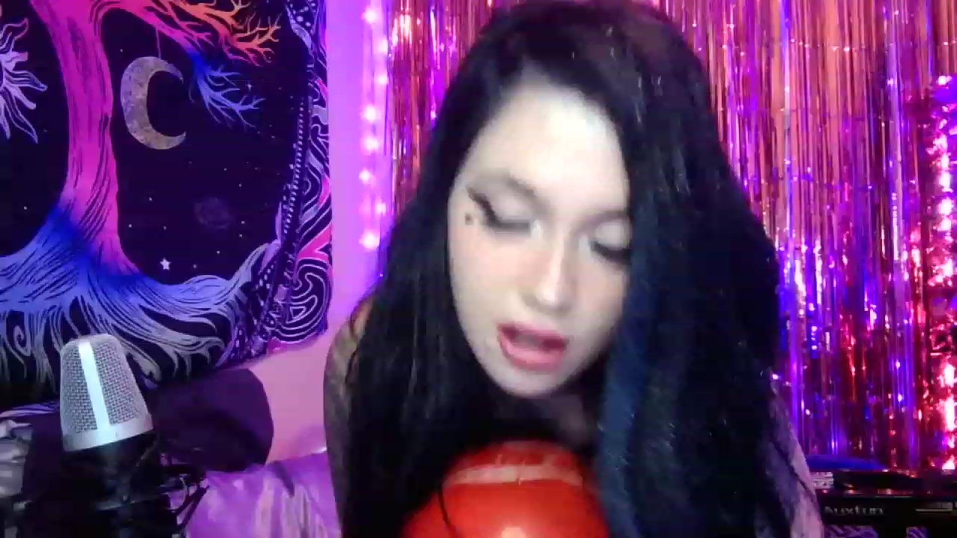 Gallery image thumbnail from hazelxxxoo's myfreecams stream on, 02/26/2023, 11:34 image 7 of 20