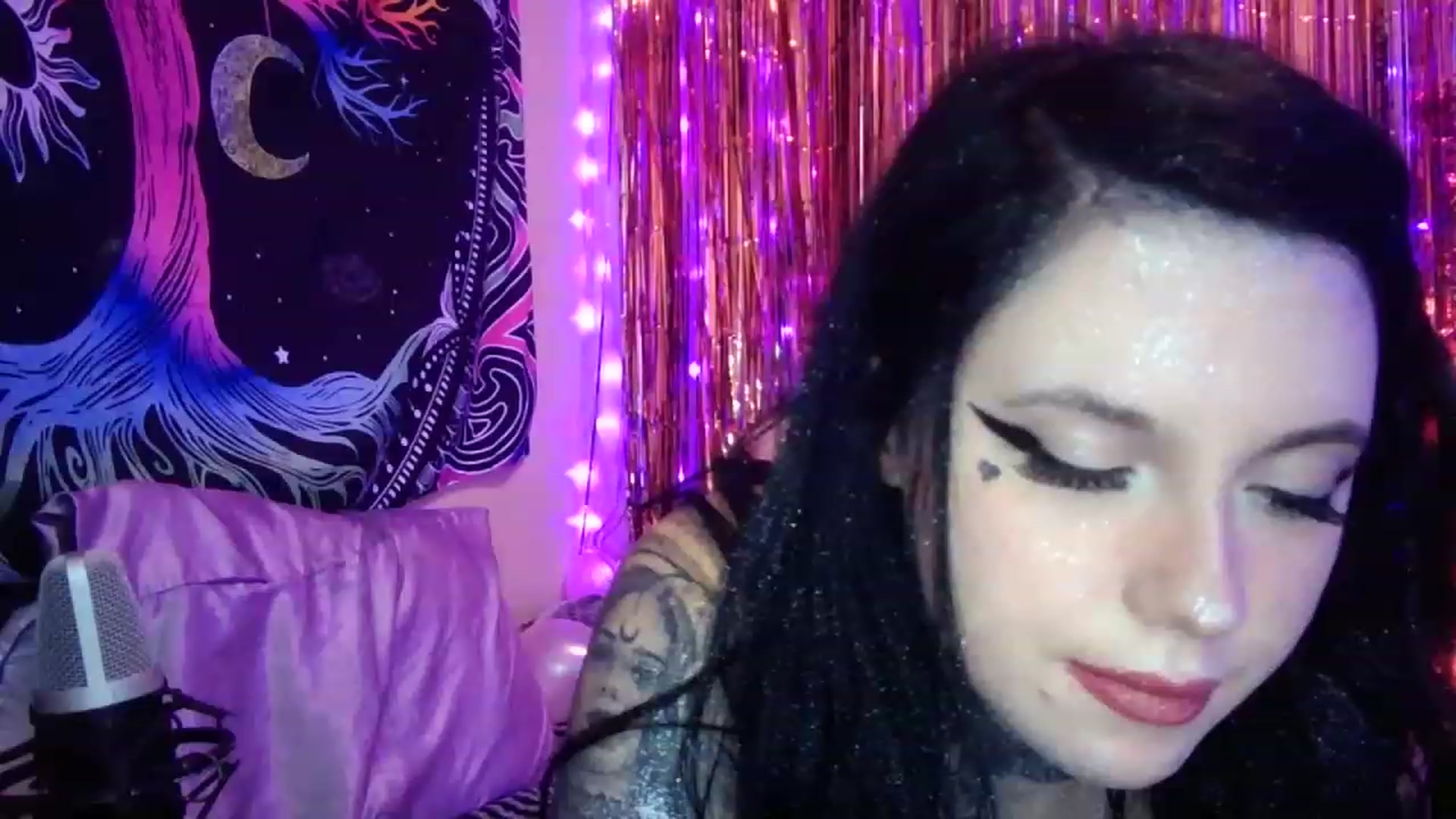Gallery image thumbnail from hazelxxxoo's myfreecams stream on, 02/26/2023, 11:46 image 10 of 20