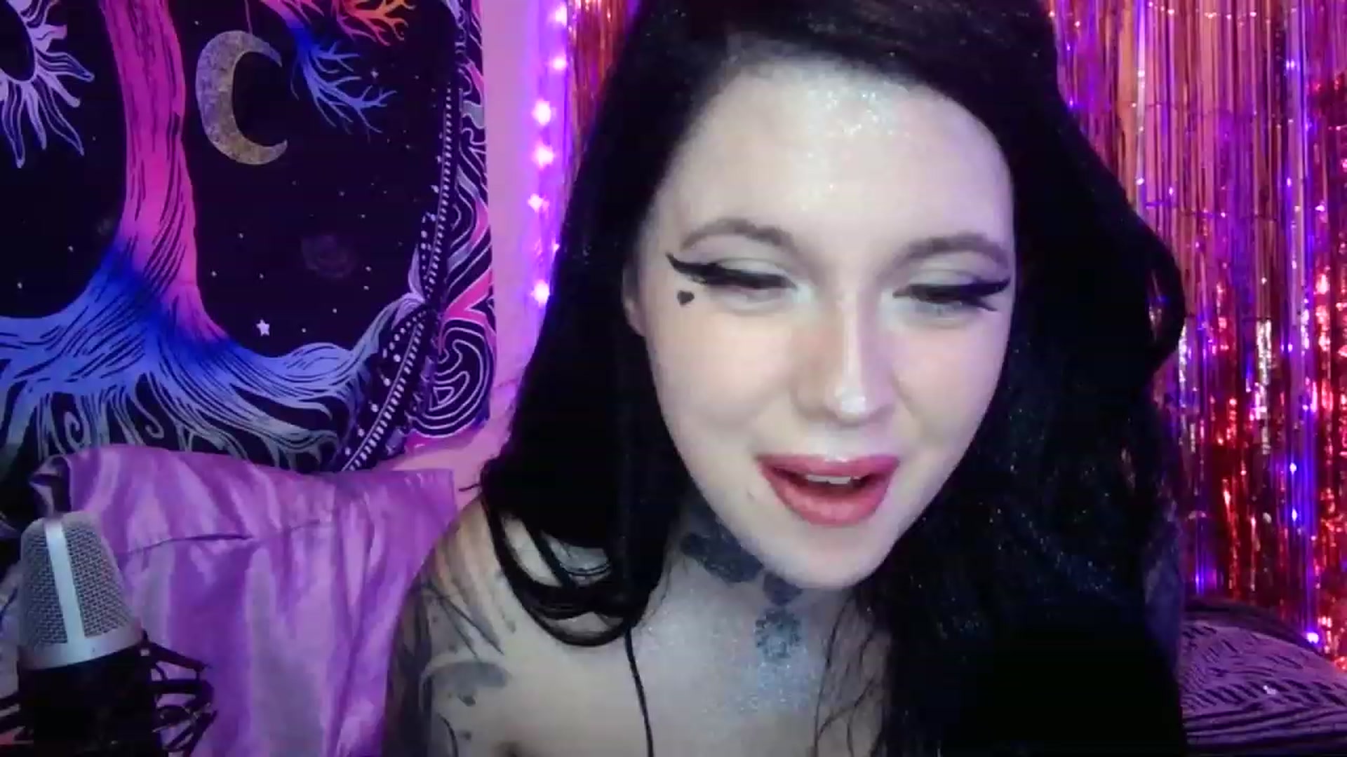 Gallery image thumbnail from hazelxxxoo's myfreecams stream on, 02/26/2023, 11:46 image 1 of 20