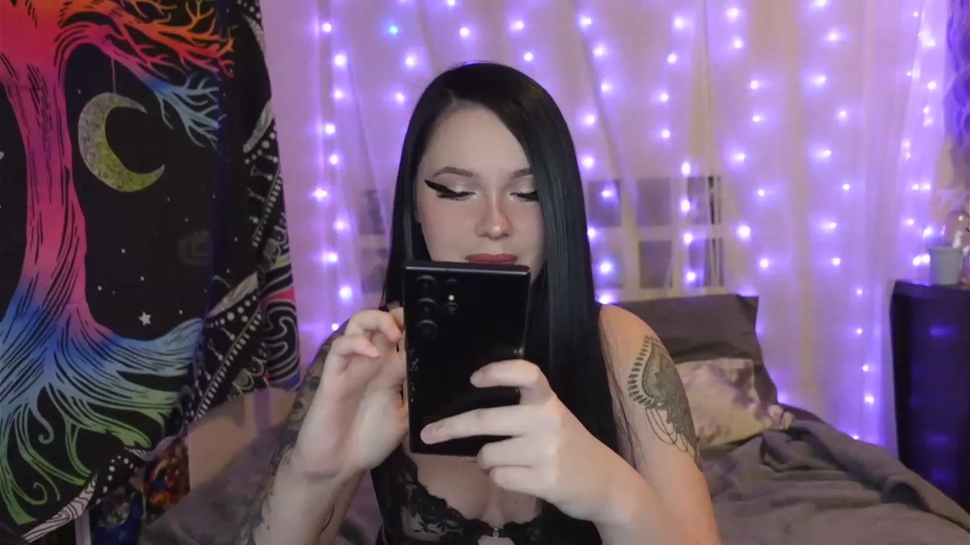Gallery image thumbnail from hazelxxxoo's myfreecams stream on, 03/08/2023, 02:25 image 18 of 20