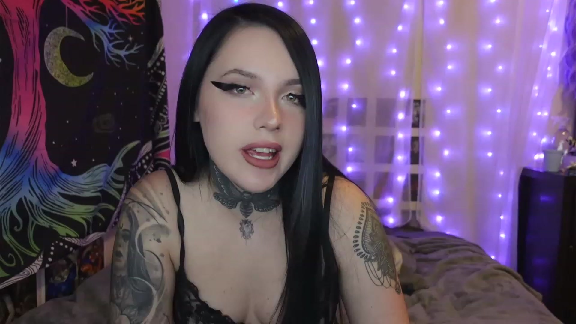 Gallery image thumbnail from hazelxxxoo's myfreecams stream on, 03/08/2023, 07:48 image 3 of 20