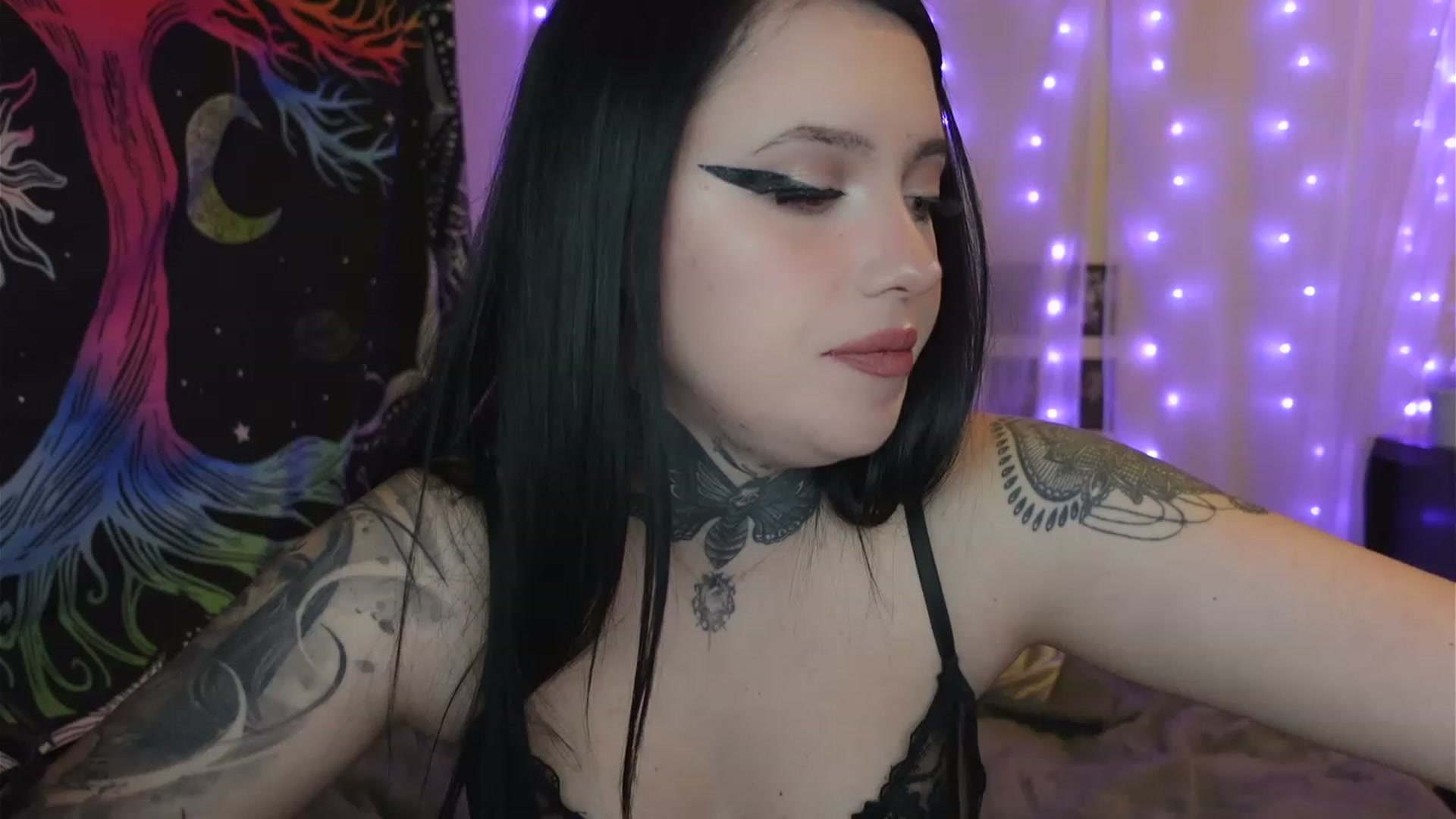 Gallery image thumbnail from hazelxxxoo's myfreecams stream on, 03/08/2023, 07:48 image 17 of 20