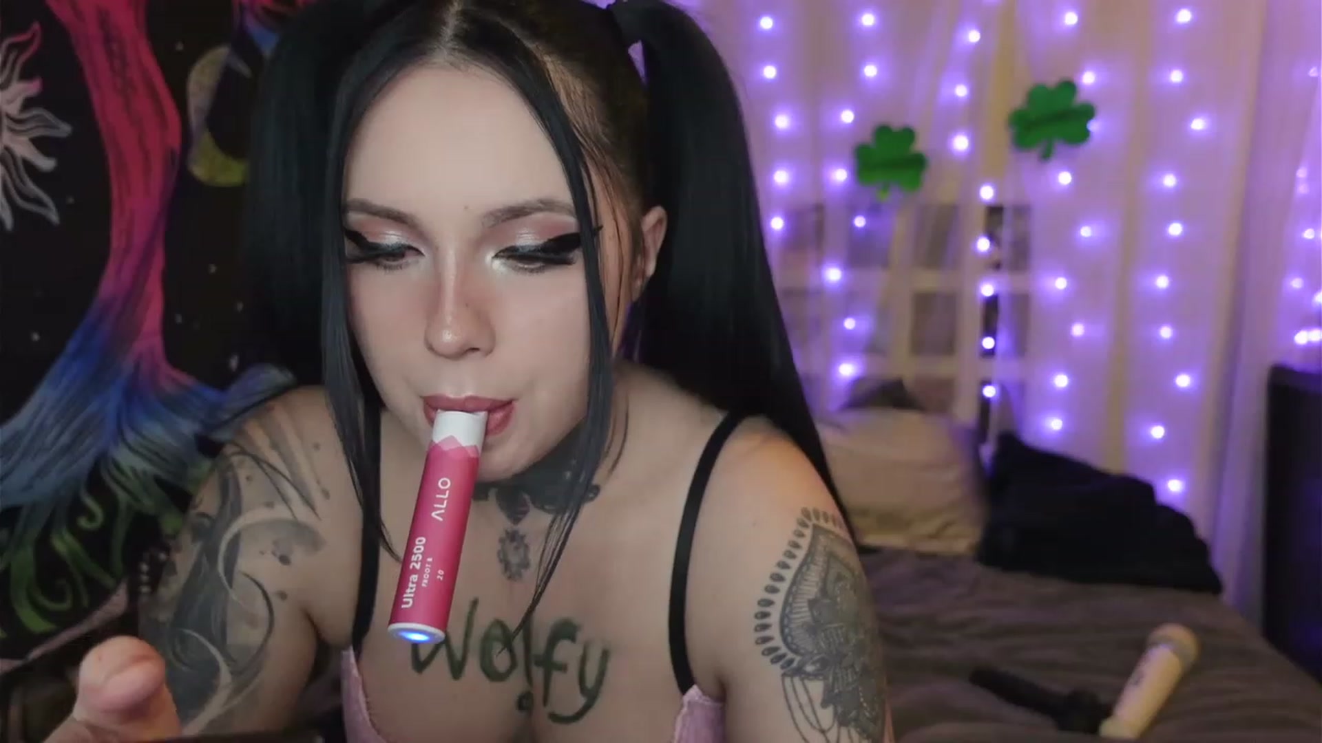 Gallery image thumbnail from hazelxxxoo's myfreecams stream on, 03/11/2023, 08:17 image 11 of 20